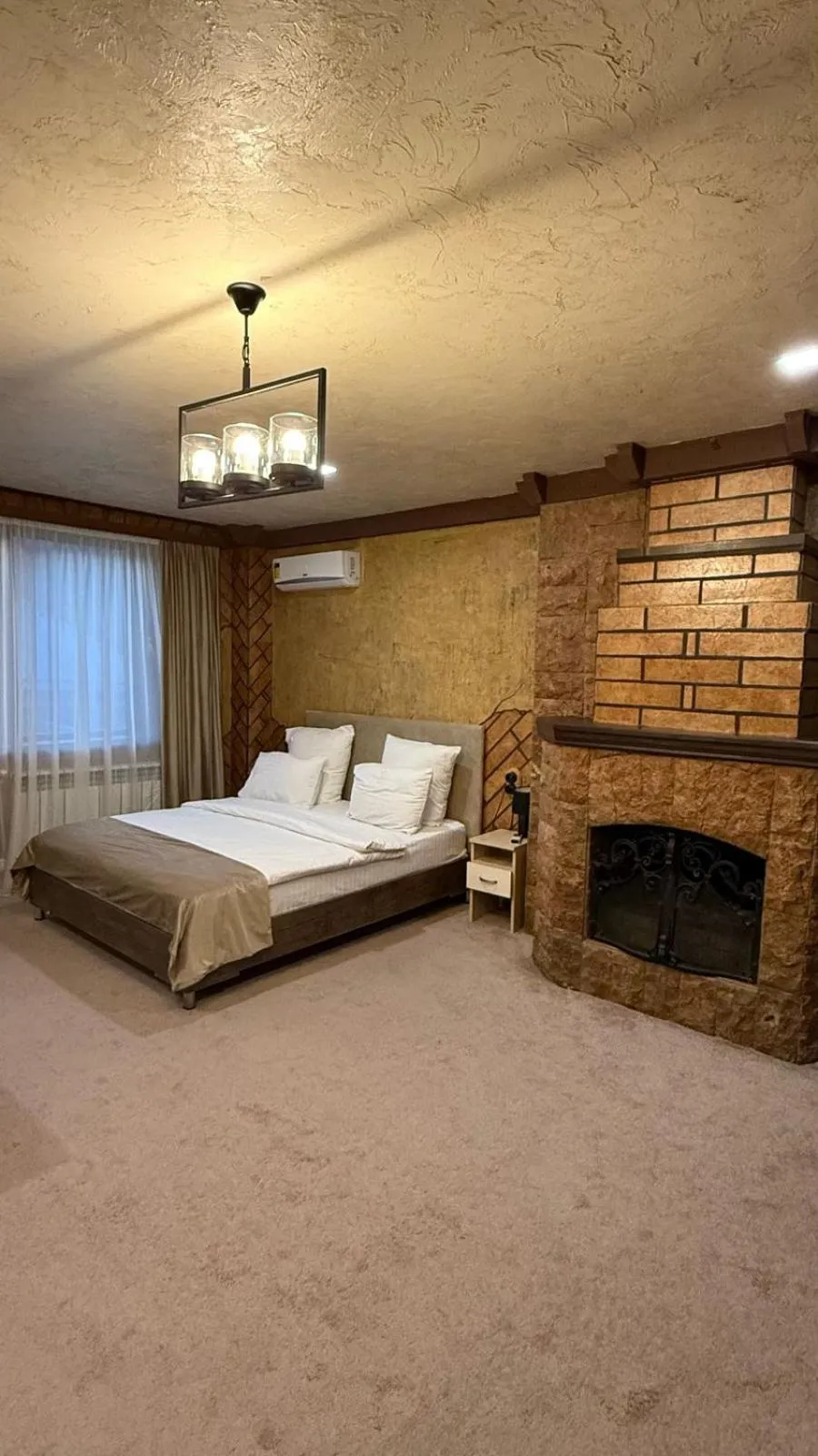 Bed in DeLin Hotel And Tours