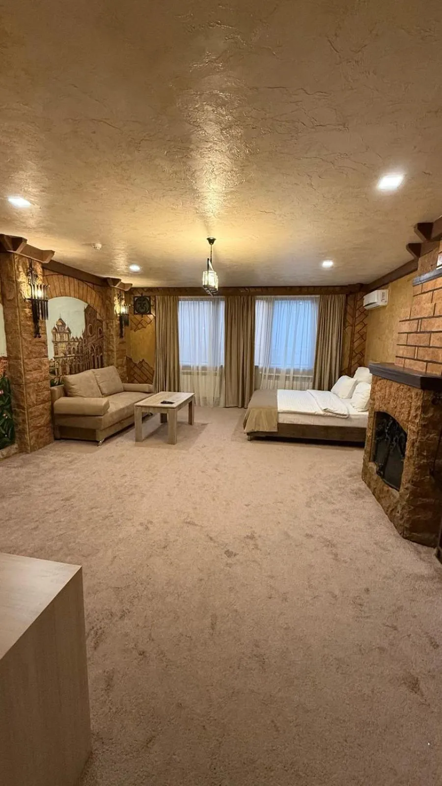 Bed in DeLin Hotel And Tours