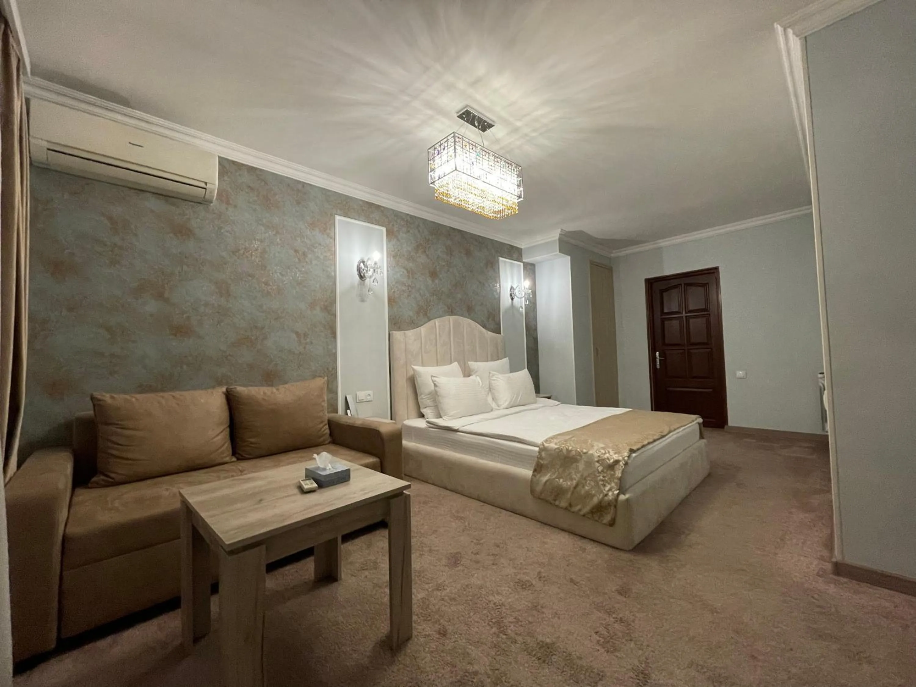 Bed in DeLin Hotel And Tours