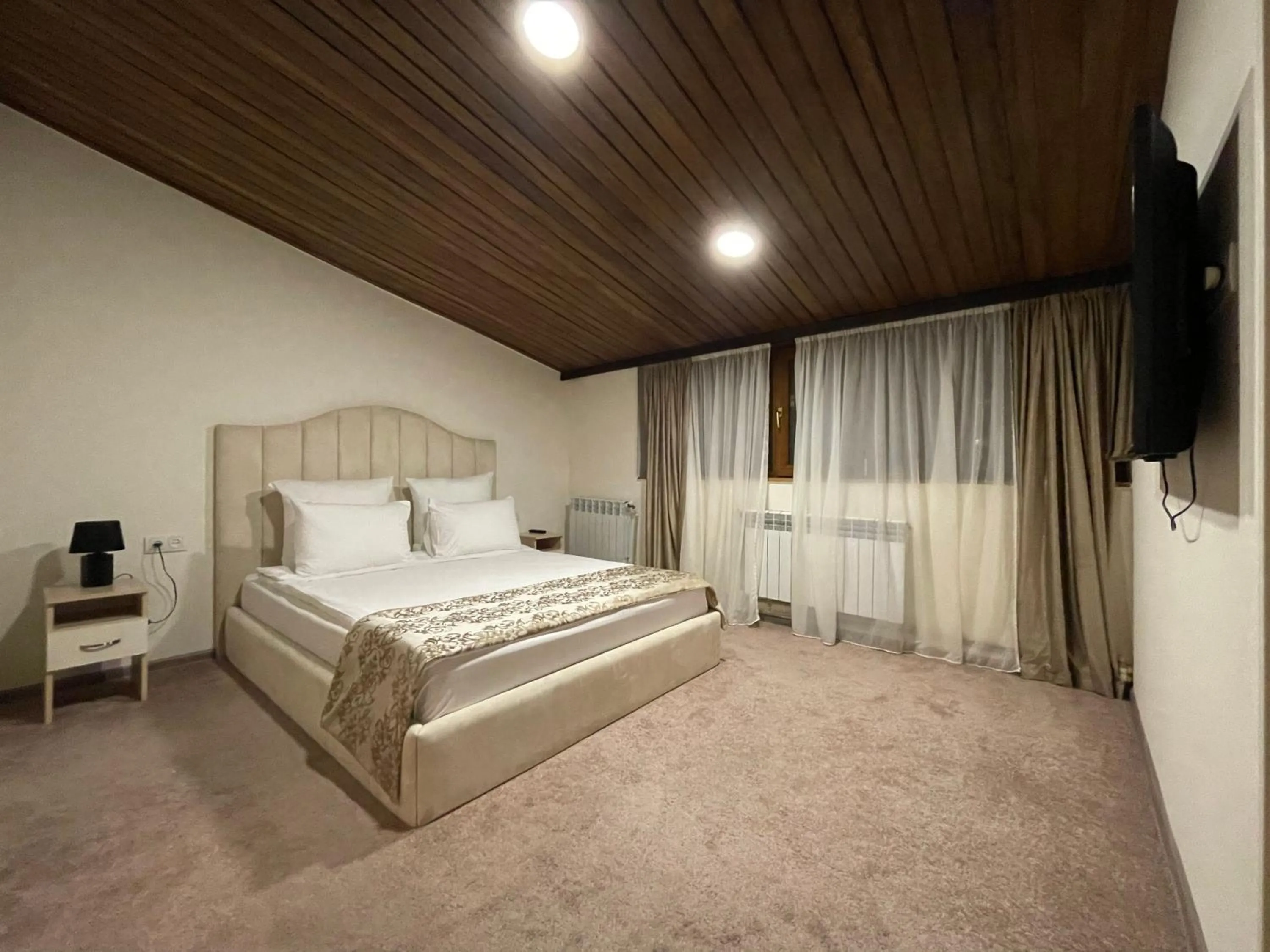 Bed in DeLin Hotel And Tours