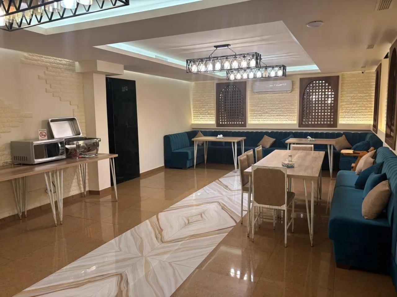 DeLin Hotel And Tours