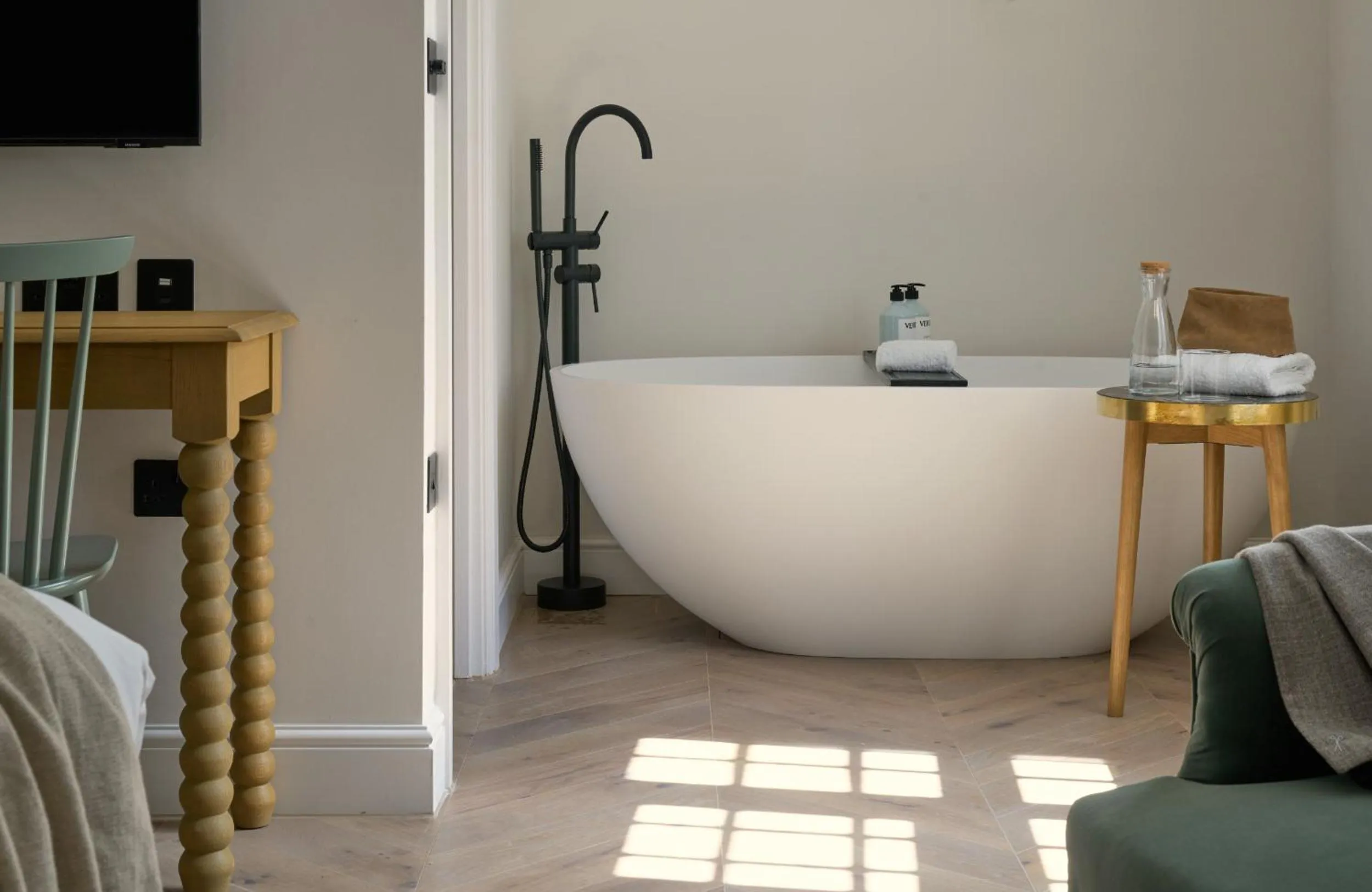 Bathroom, Bed in The Store