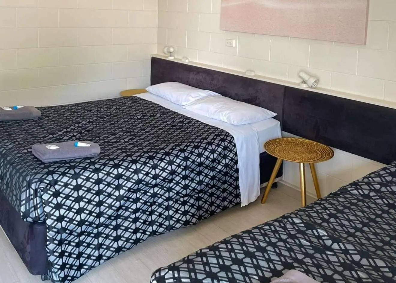 Bed in Tropical City Motor Inn