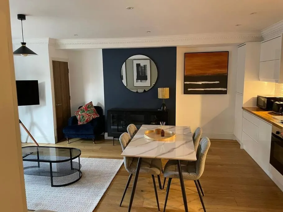 Stunning apartment by The Leas, West End