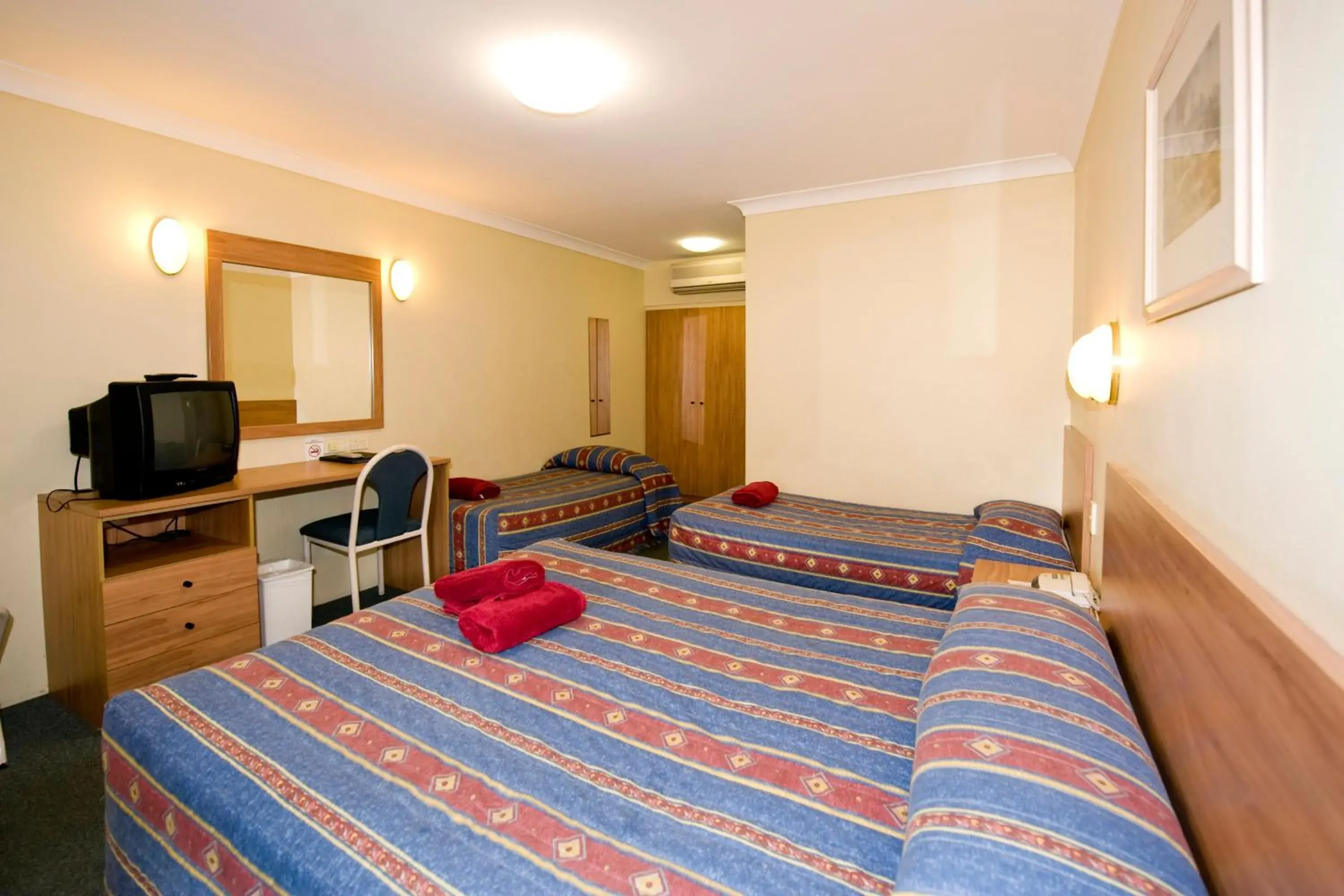 Family Room in Colonial Court Motor Inn Family Room in Colonial Court Motor Inn