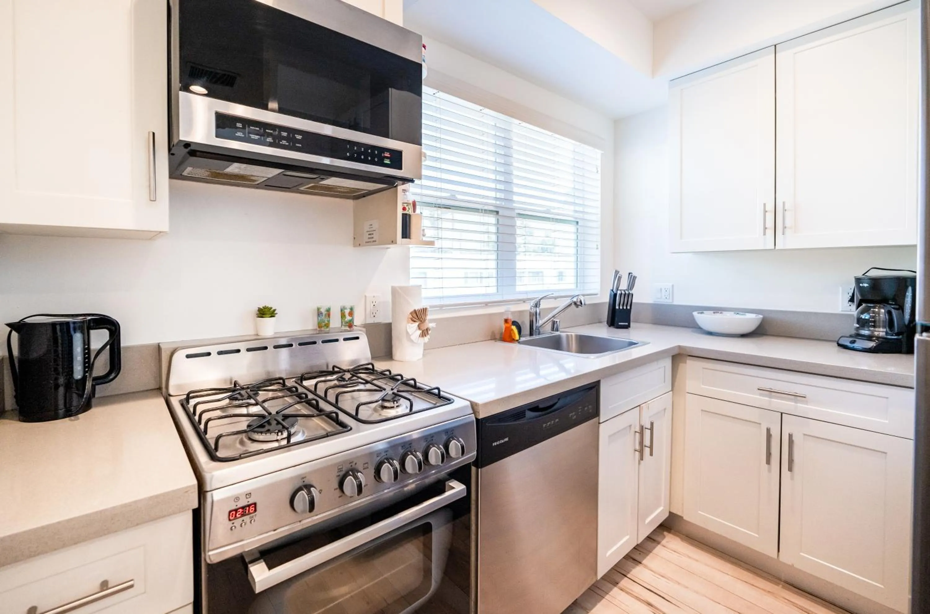 Kitchen or kitchenette in Brand New Koreatown Loft with 3 Levels 2 Parking Spots