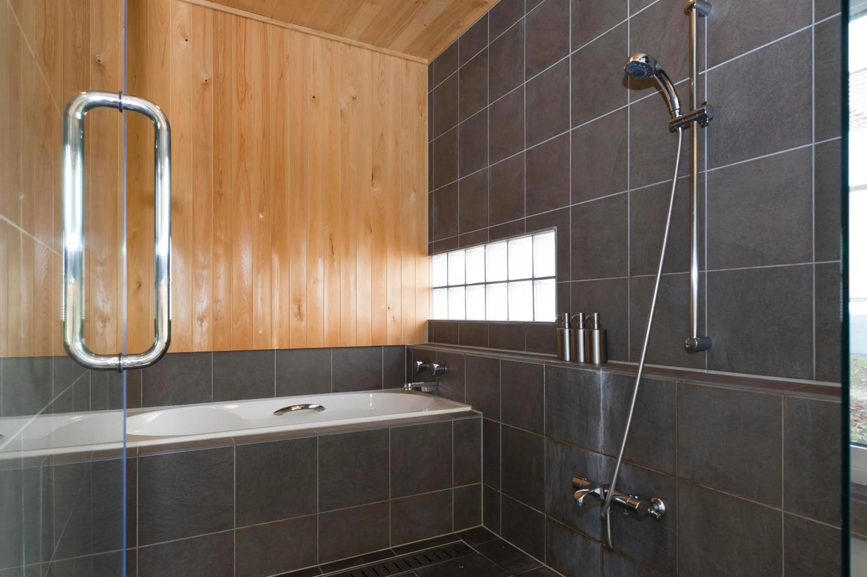 Bathroom in Ginsetsu