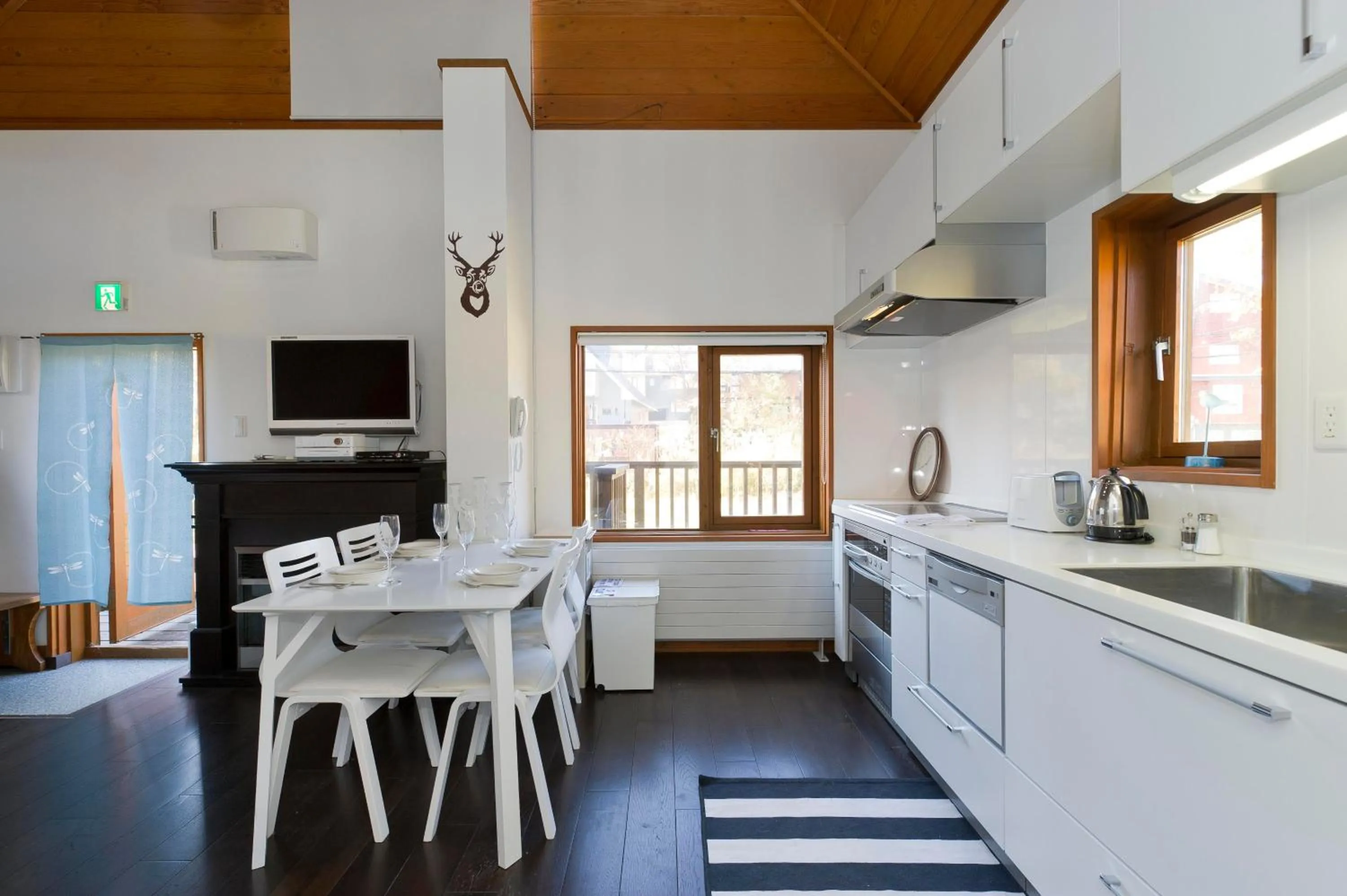 Kitchen or kitchenette in Nupuri Cottage