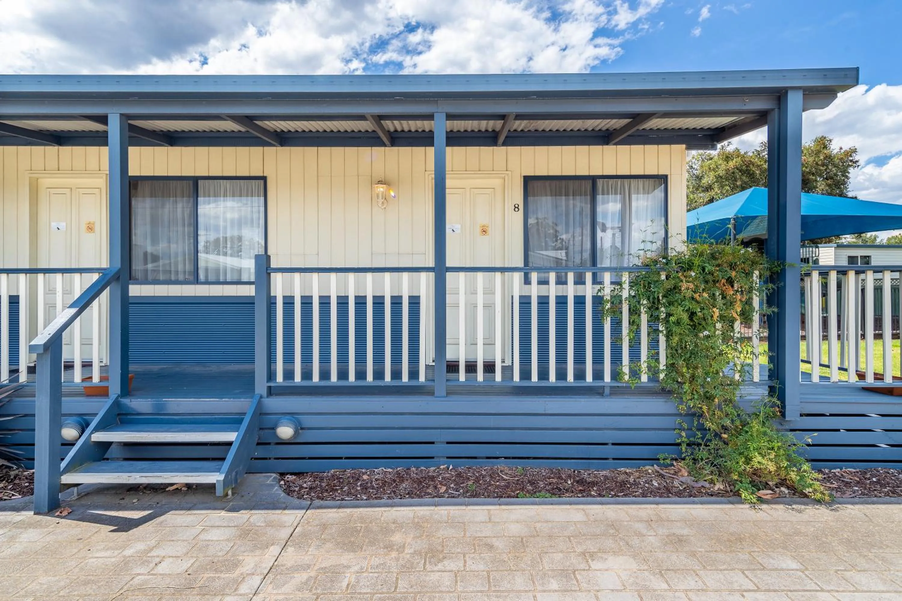 Standard Studio Queen in Ingenia Holidays Nepean River