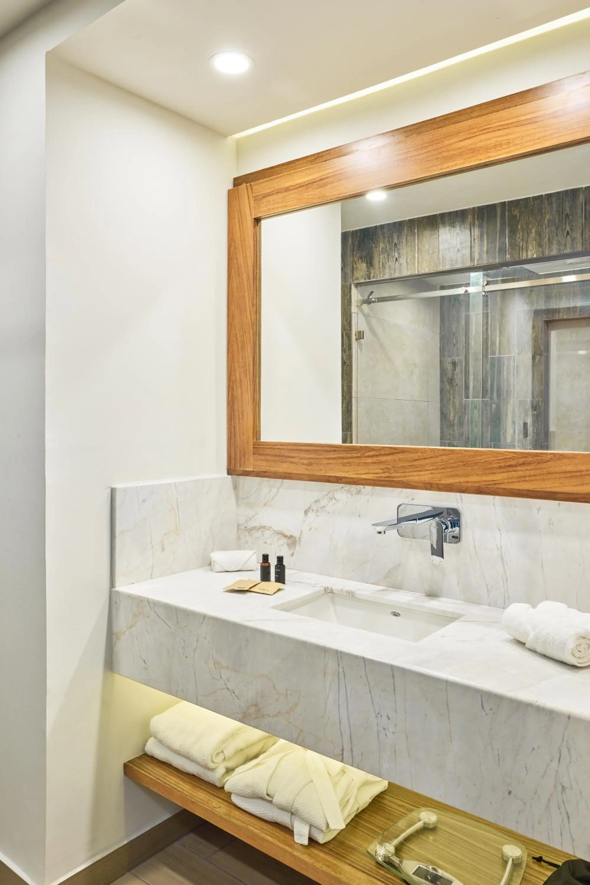 Bathroom in Cristalino Lagoon Front Hotel, Restaurant & Spa