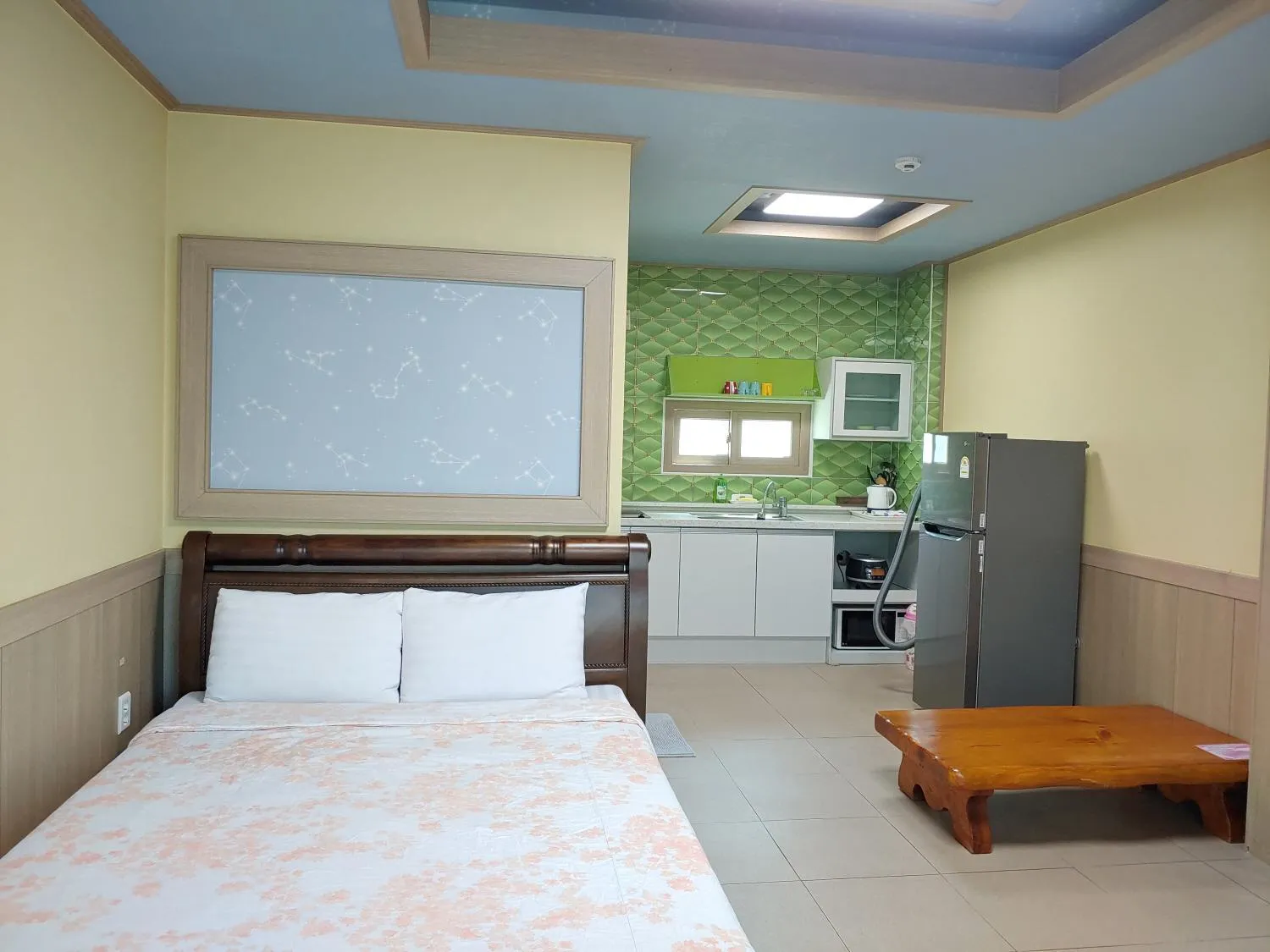 Bed in Gyulhouse Pension