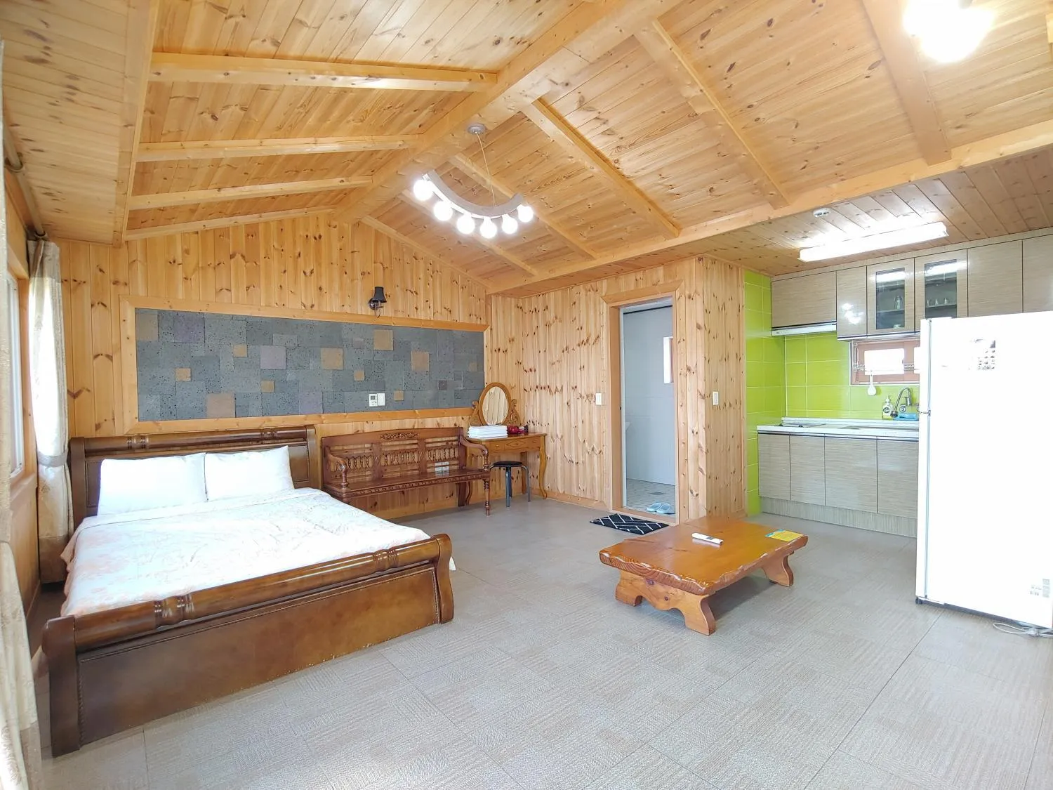 Bed in Gyulhouse Pension