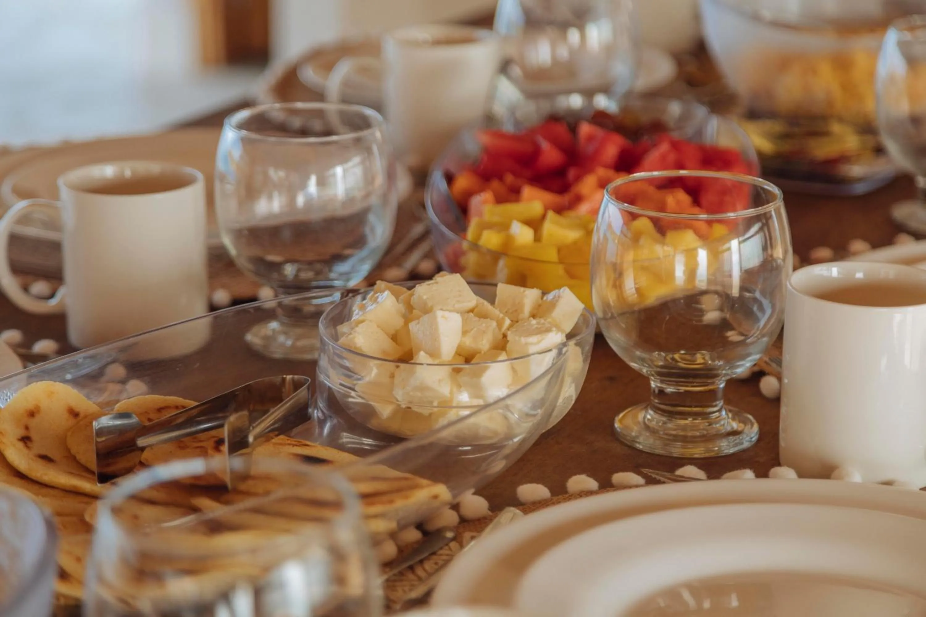 Food and drinks in Isla Kalua - Private Ocean Villa