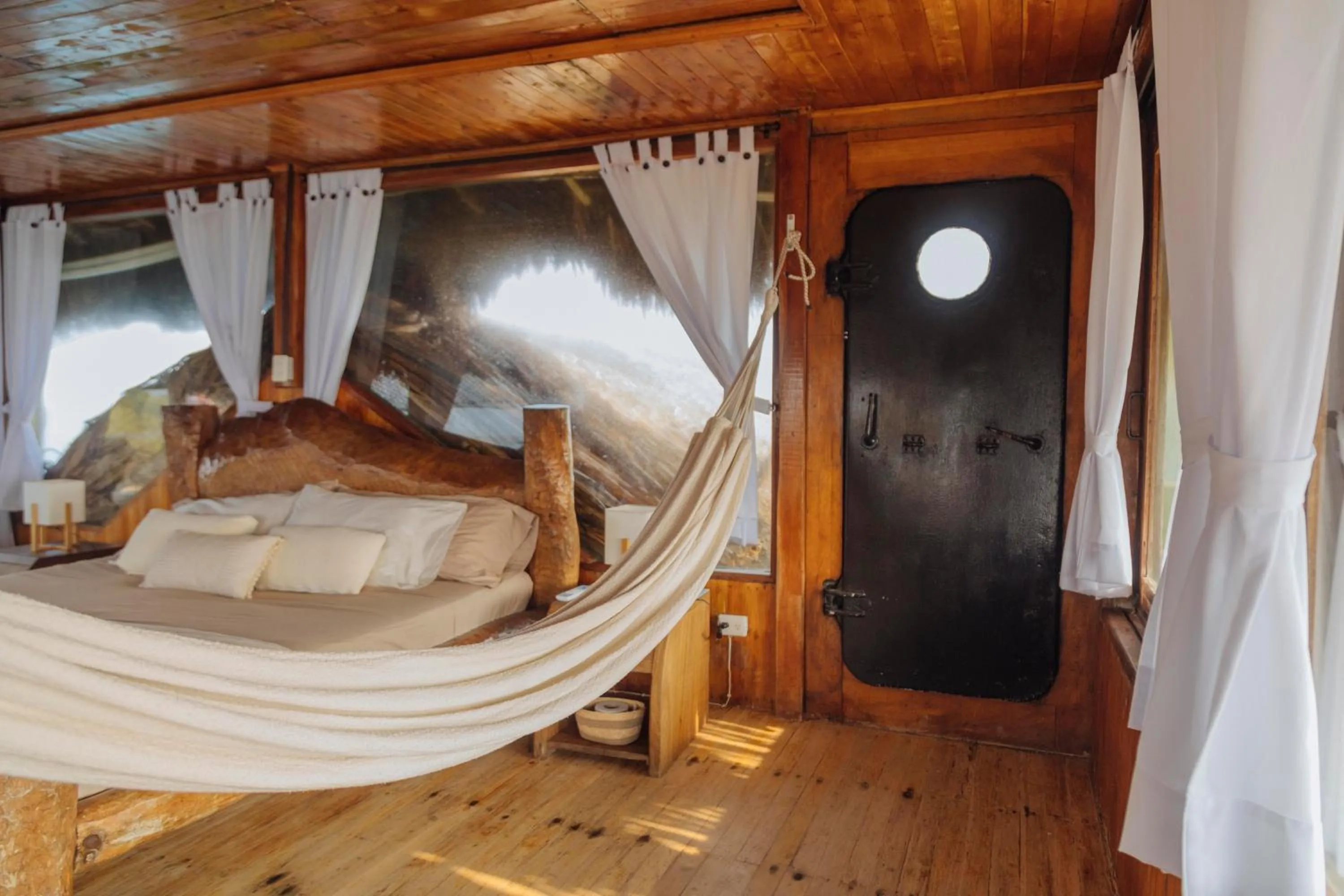 Photo of the whole room in Isla Kalua - Private Ocean Villa