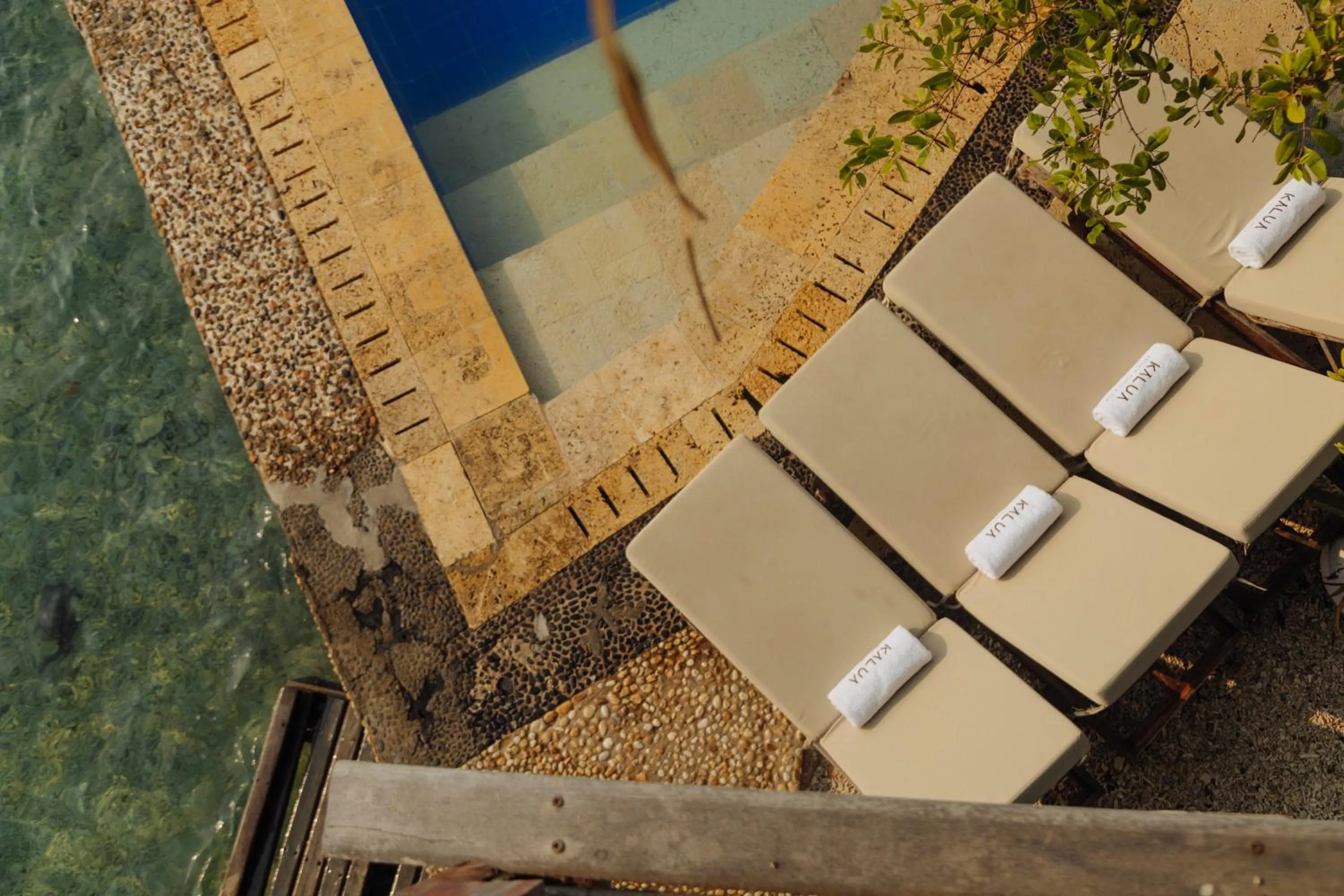 Day in Isla Kalua - Private Ocean Villa