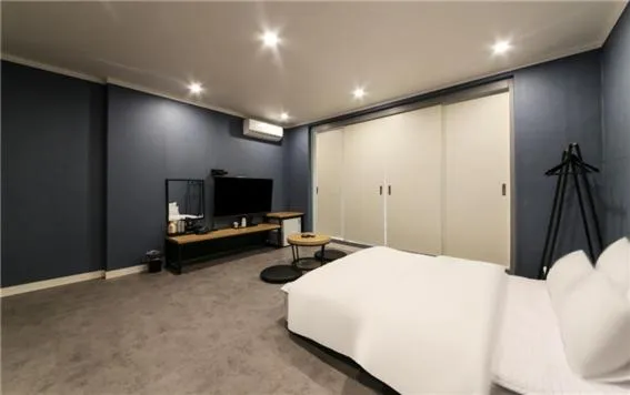 Bed in Gamdong Hotel