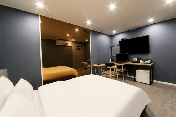 Bed in Gamdong Hotel