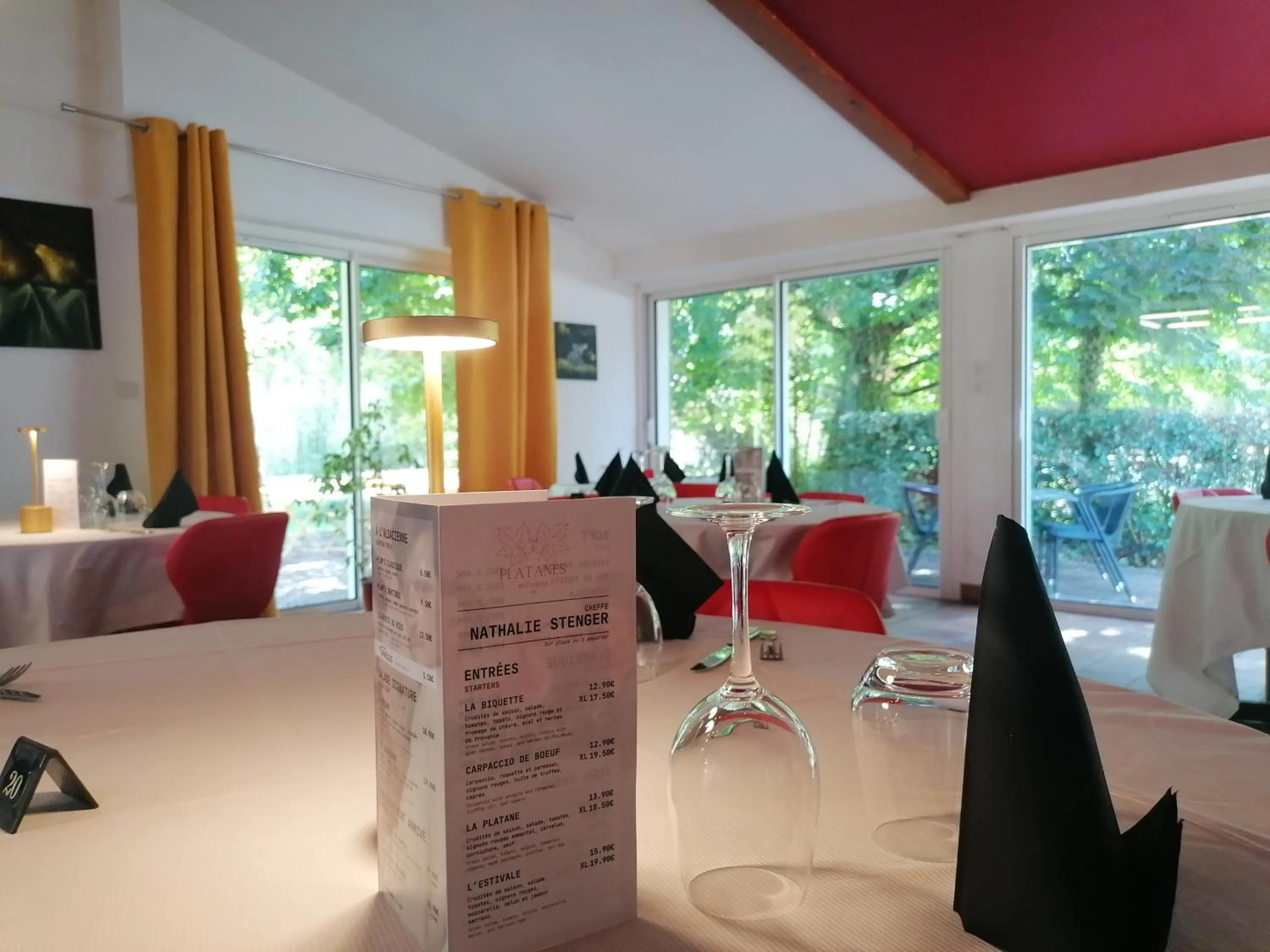 Restaurant/places to eat in Hôtel Restaurant Platanes - KB HOTEL GROUP