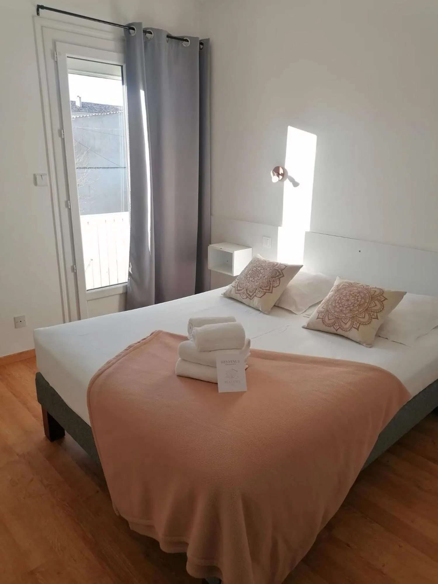 Bedroom, Bed in Hôtel Restaurant Platanes - KB HOTEL GROUP