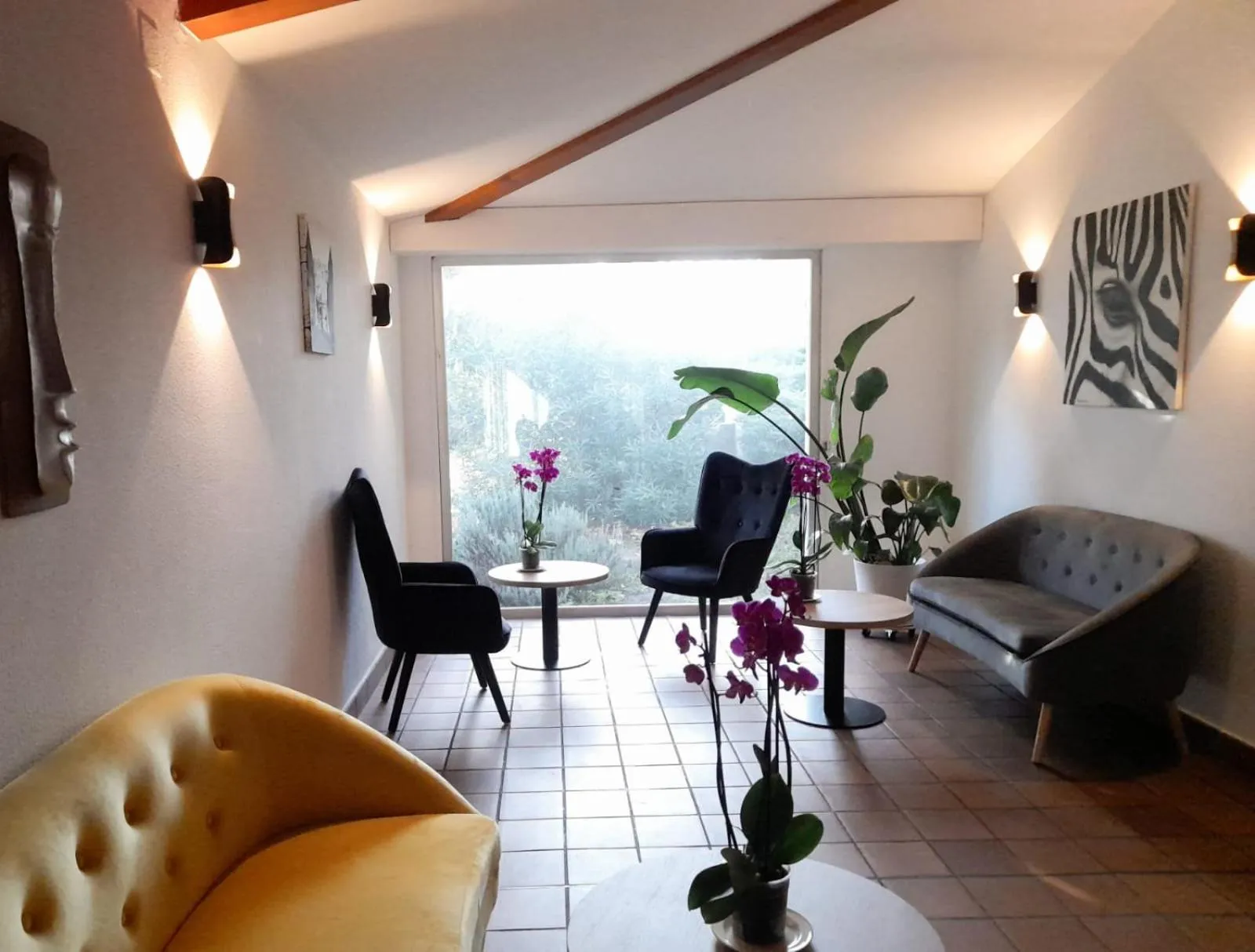 Restaurant/places to eat in Hôtel Restaurant Platanes - KB HOTEL GROUP