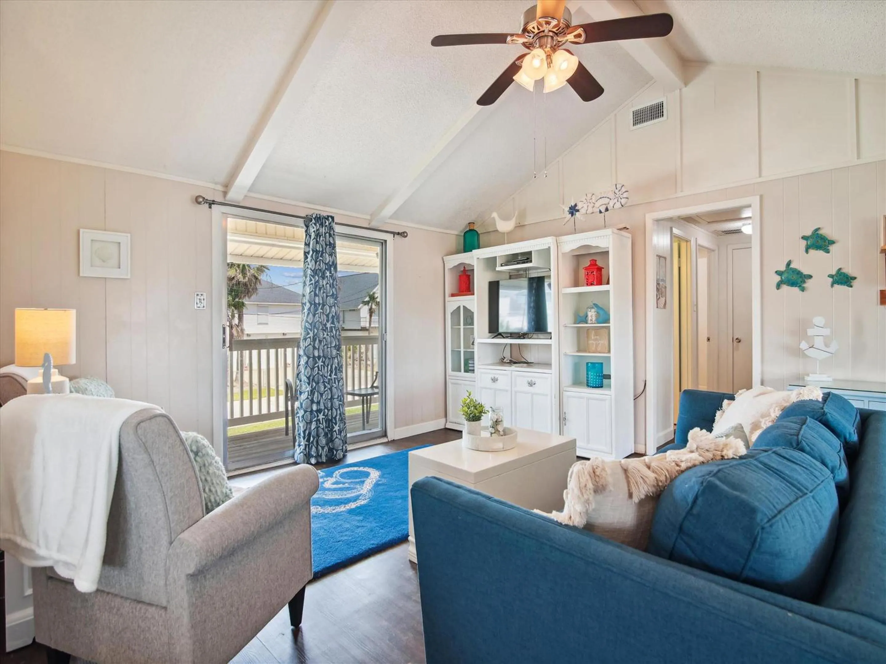 Property building in Casa Hermosa