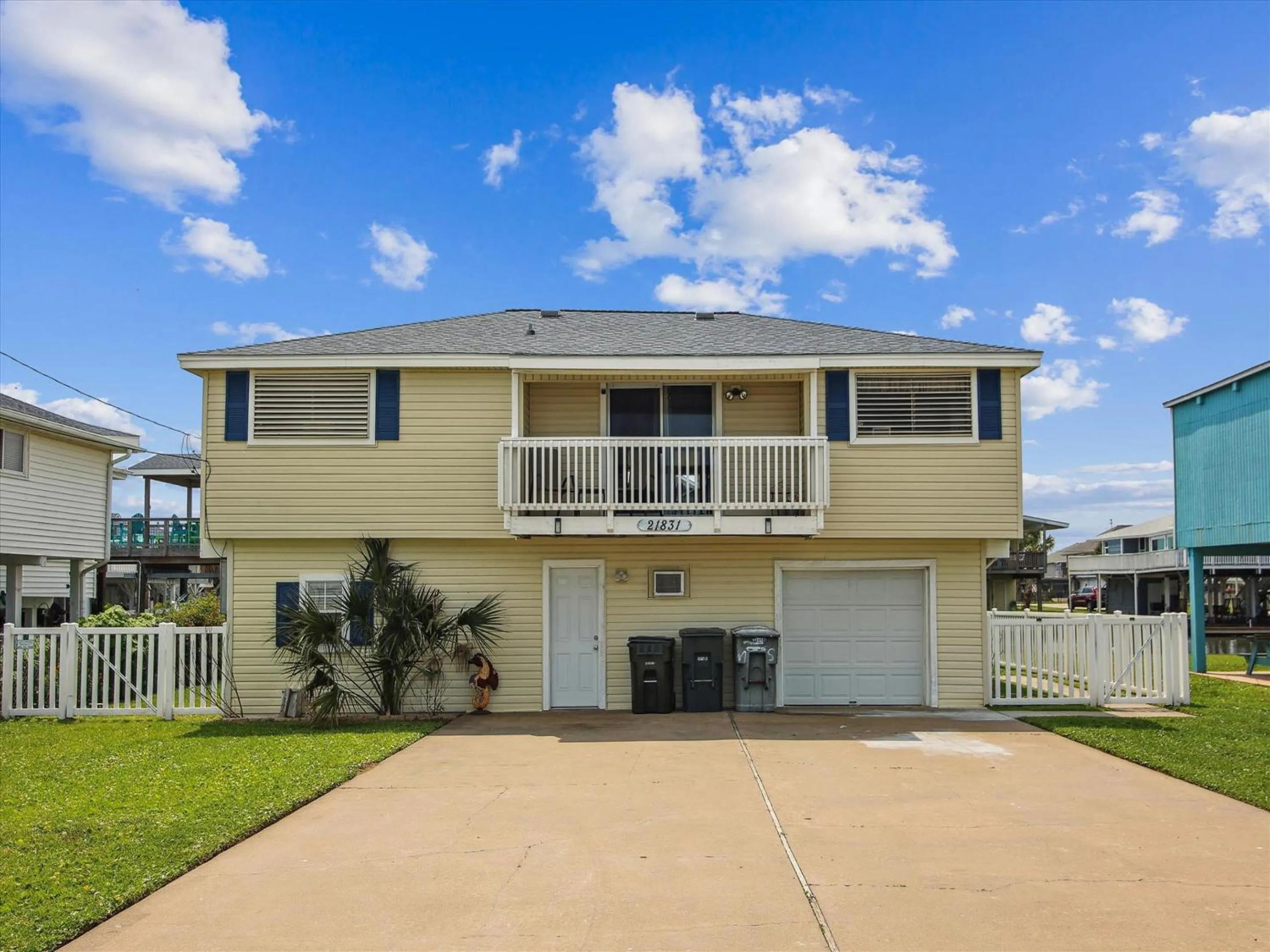 Property building in Casa Hermosa