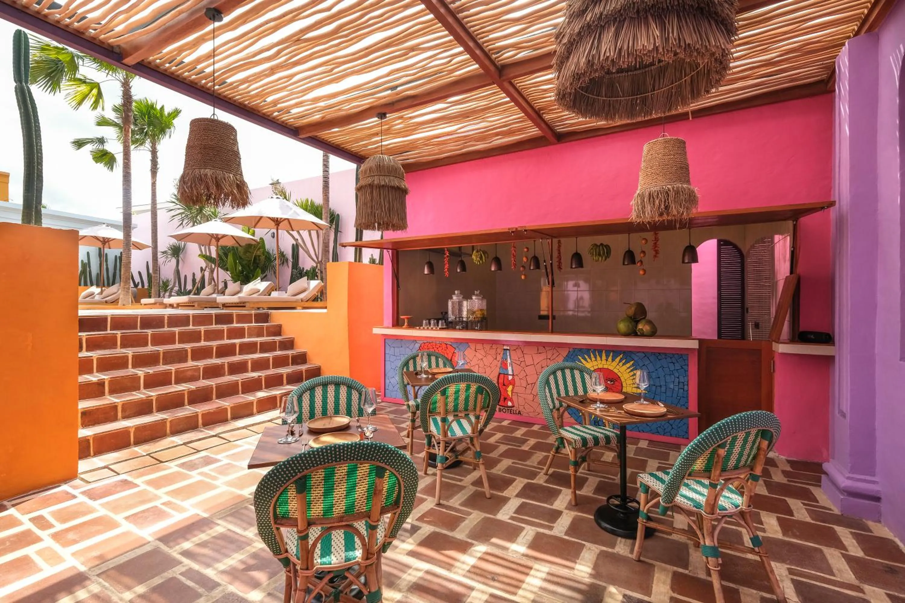 Restaurant/places to eat in El Barrio Boutique Hotel & Bar