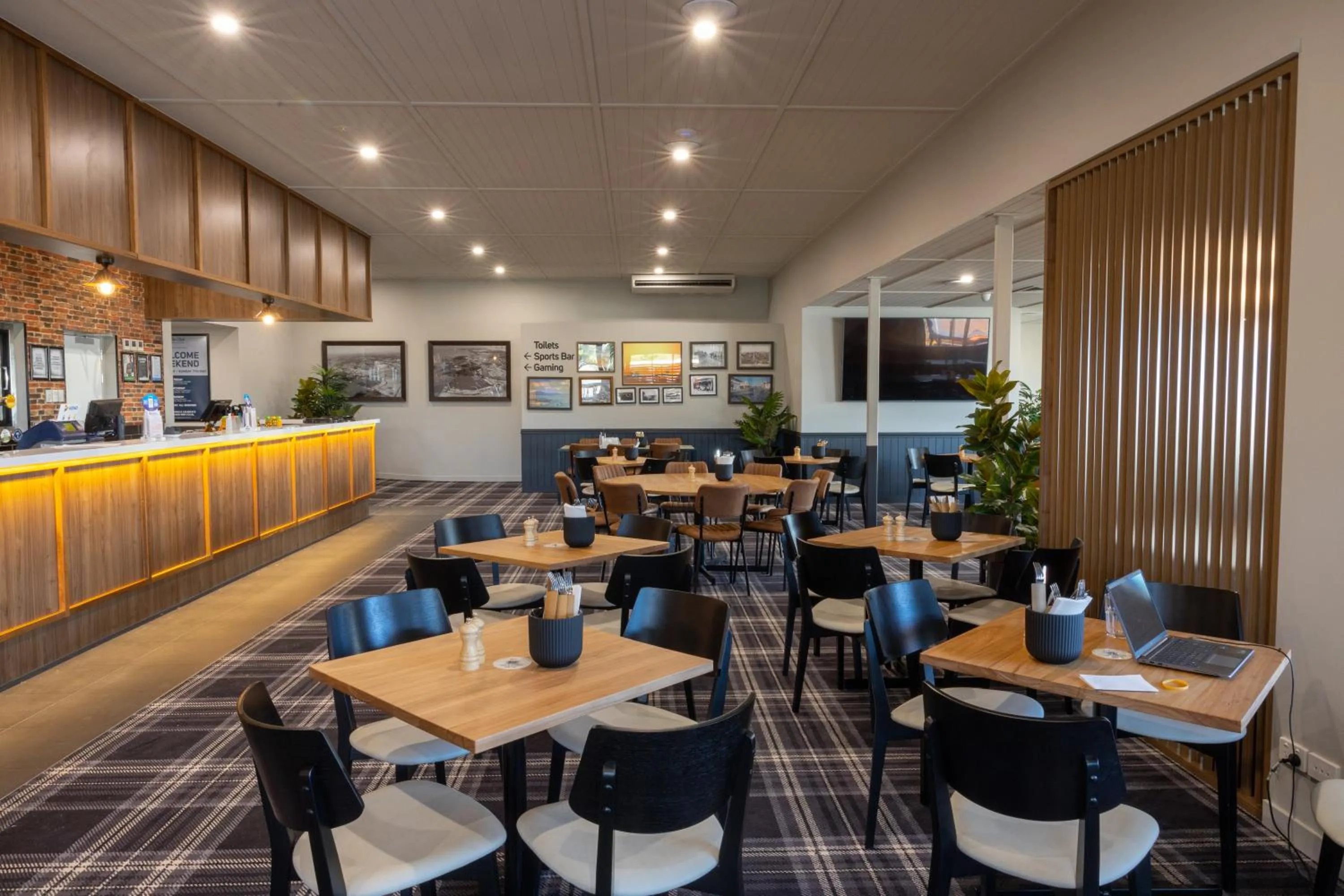 Restaurant/places to eat in The Club Hotel