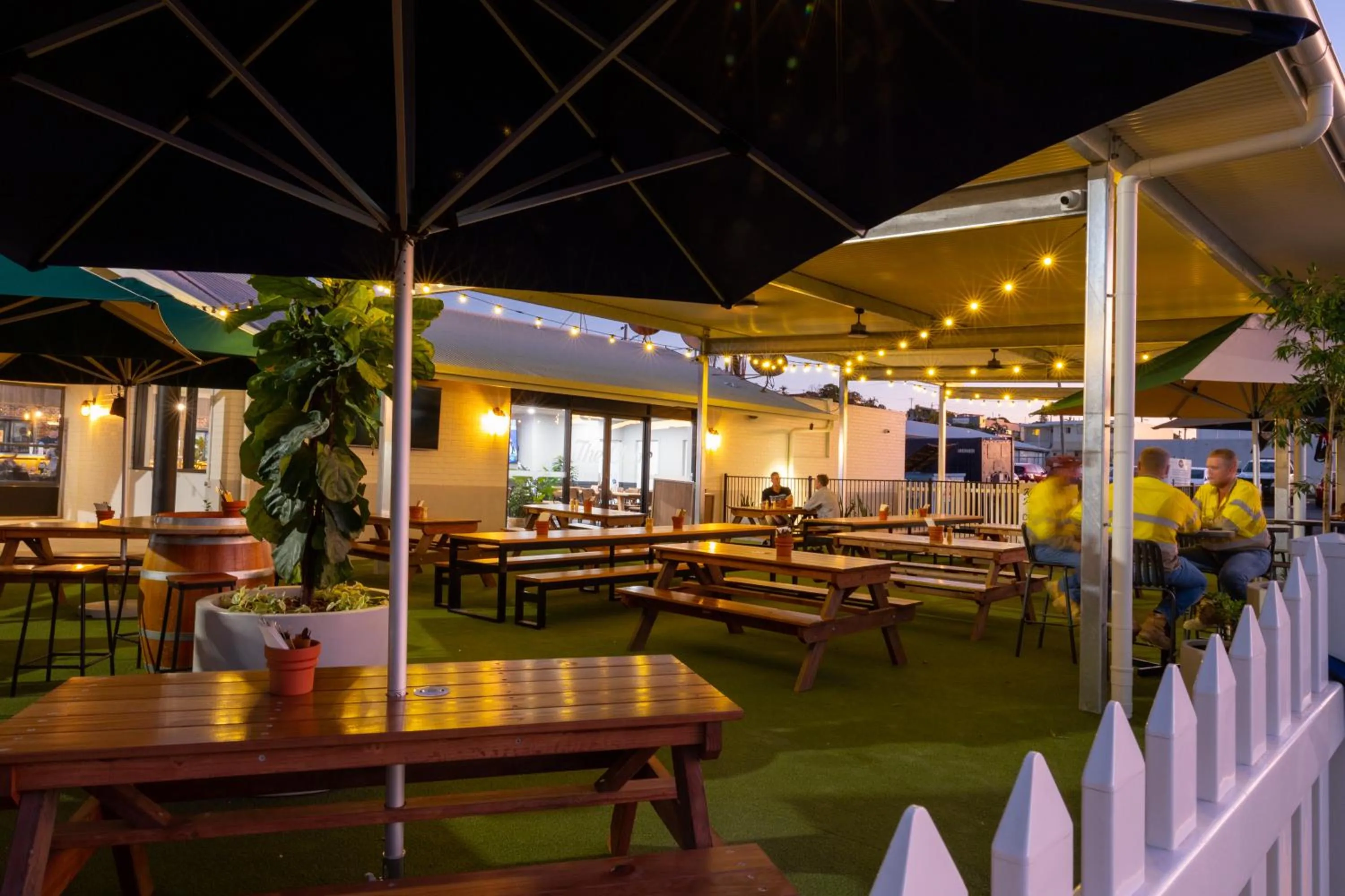 Restaurant/places to eat in The Club Hotel