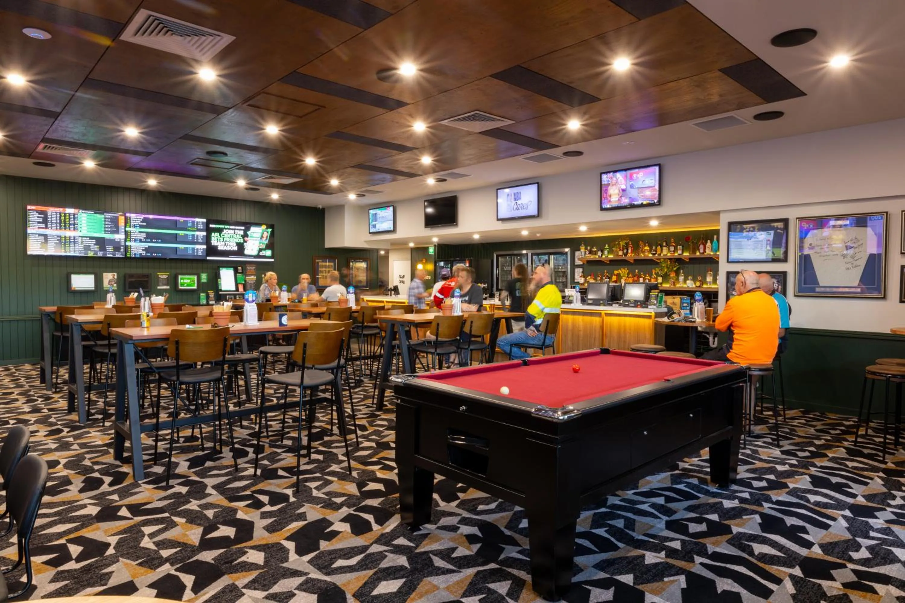 Restaurant/places to eat in The Club Hotel