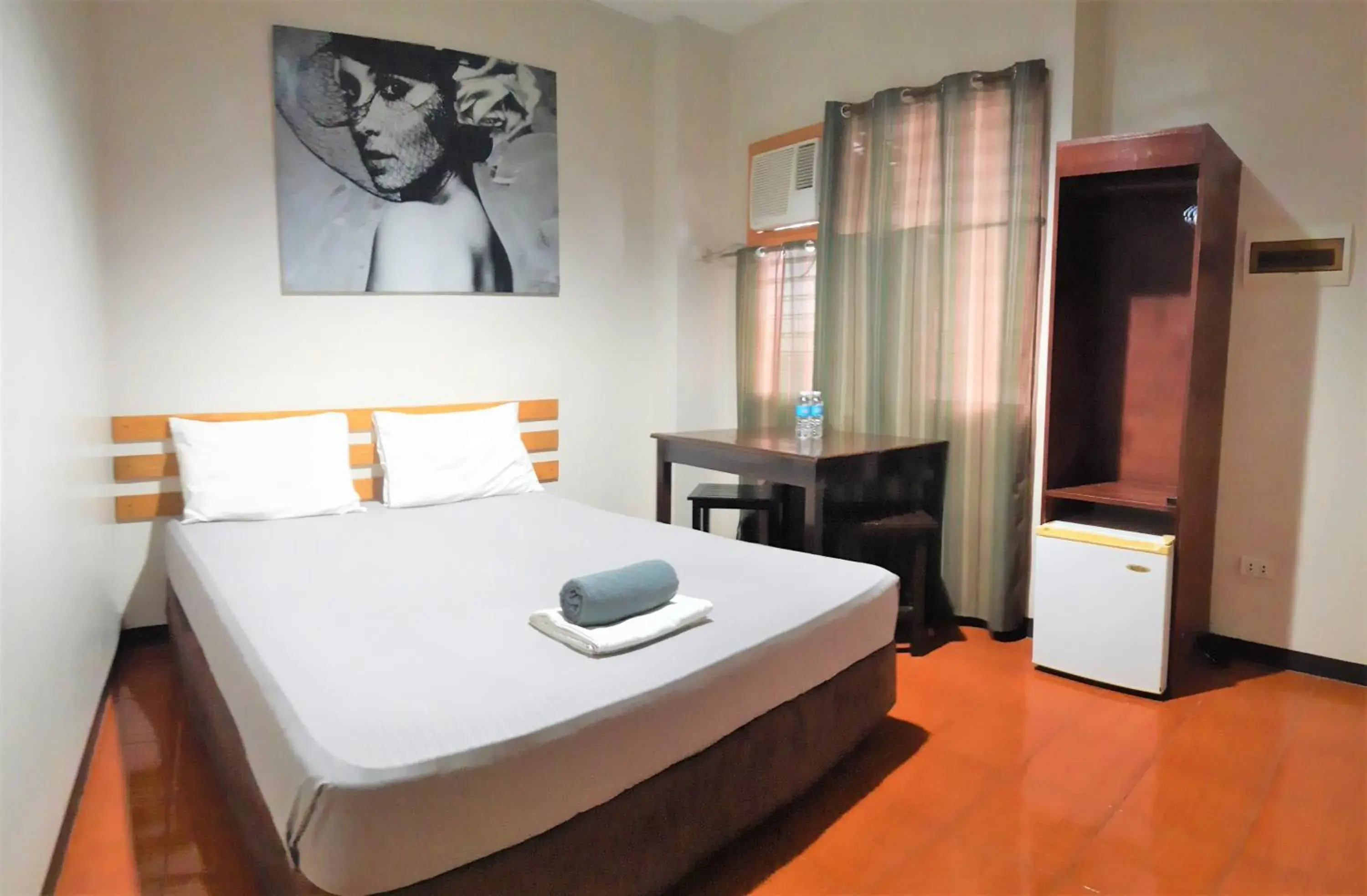 Deluxe Room in Hotel California Suite Deluxe Room in Hotel California Suite