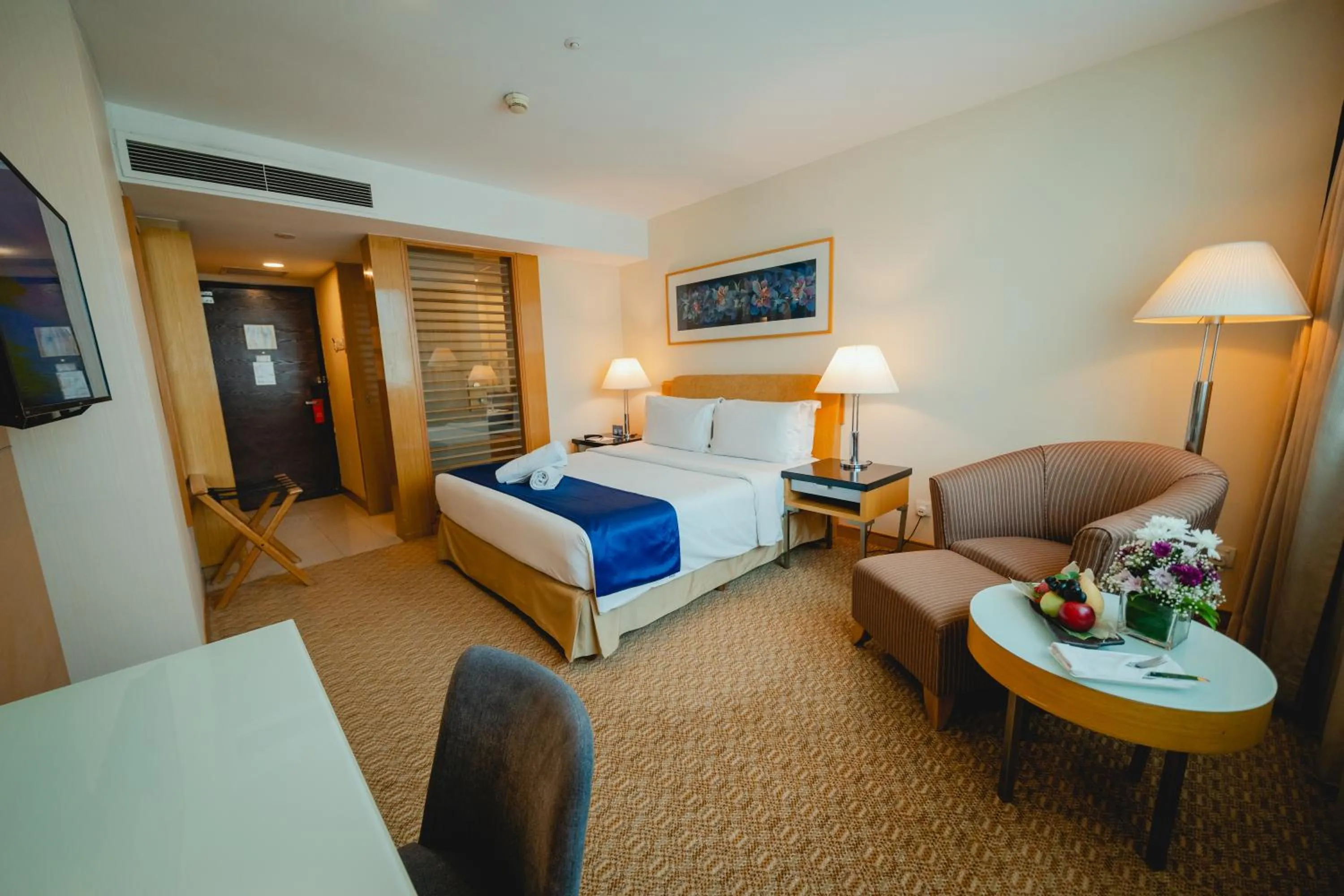 Bedroom, Bed in Royale Chulan The Curve