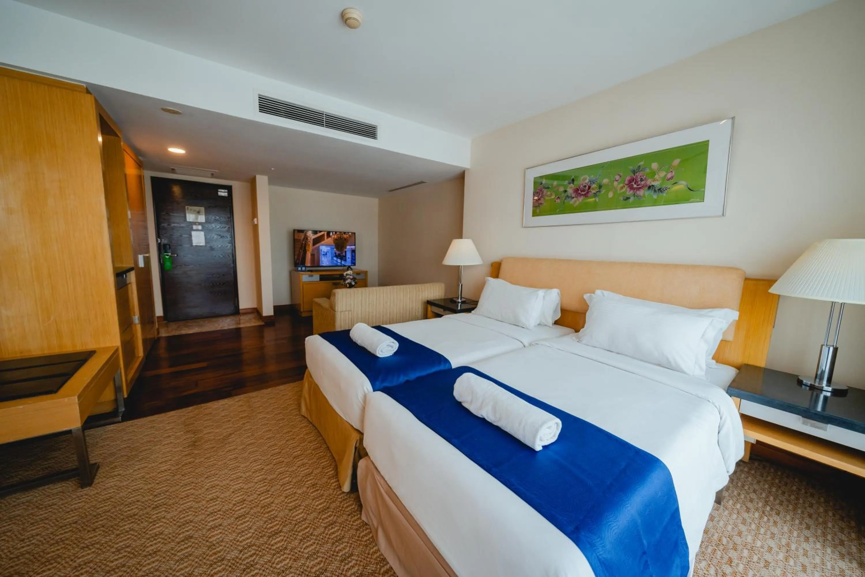 Bedroom, Bed in Royale Chulan The Curve