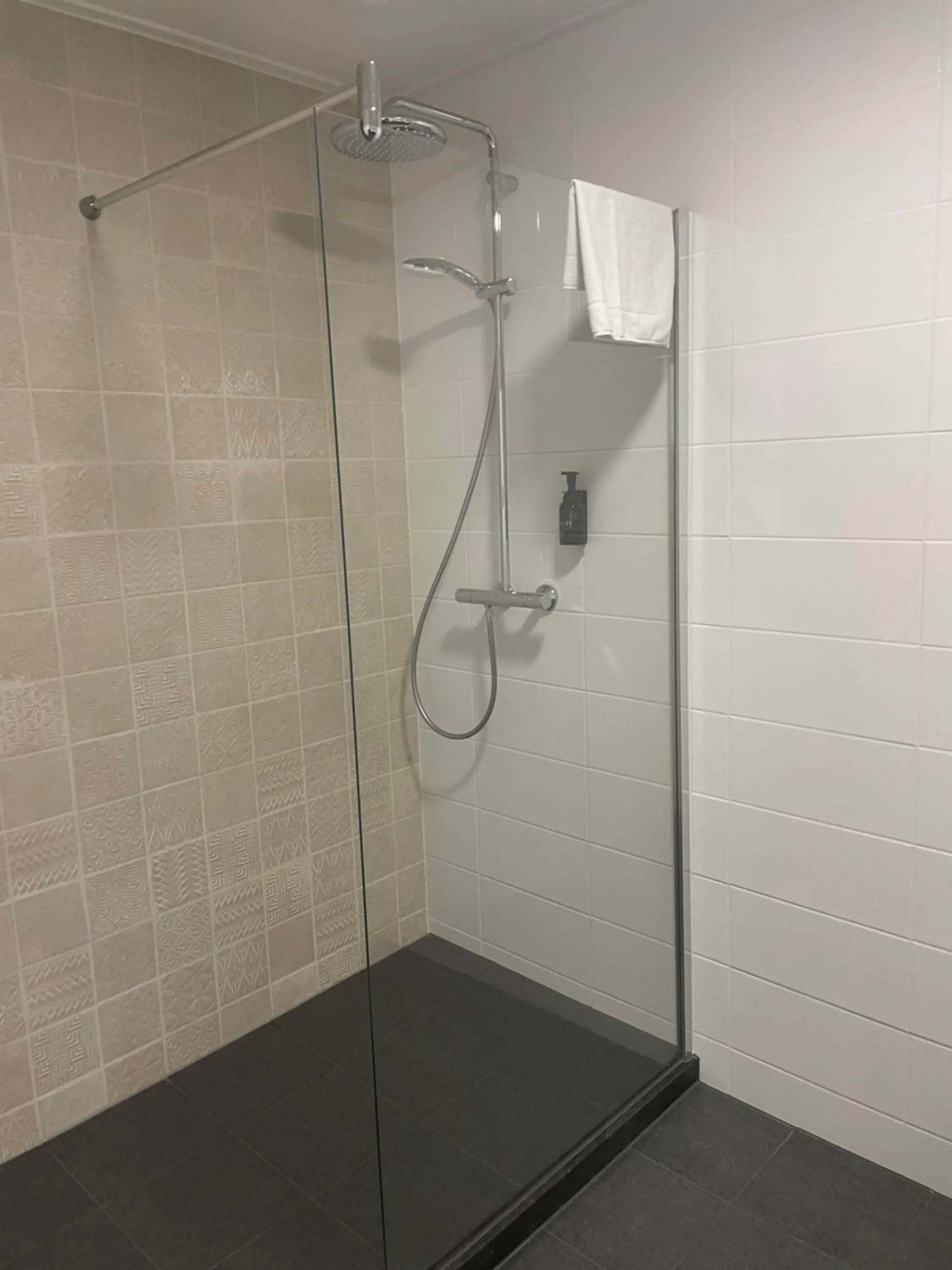 Shower in Fletcher Hotel Paleis Stadhouderlijk Hof