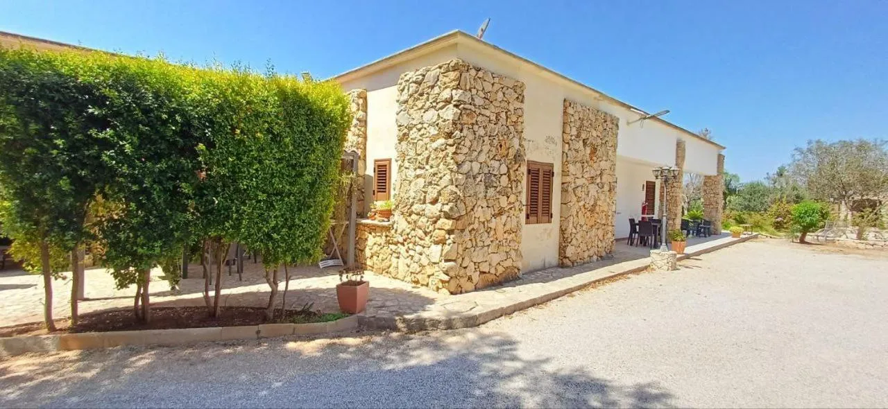 Property building in Borgo Console