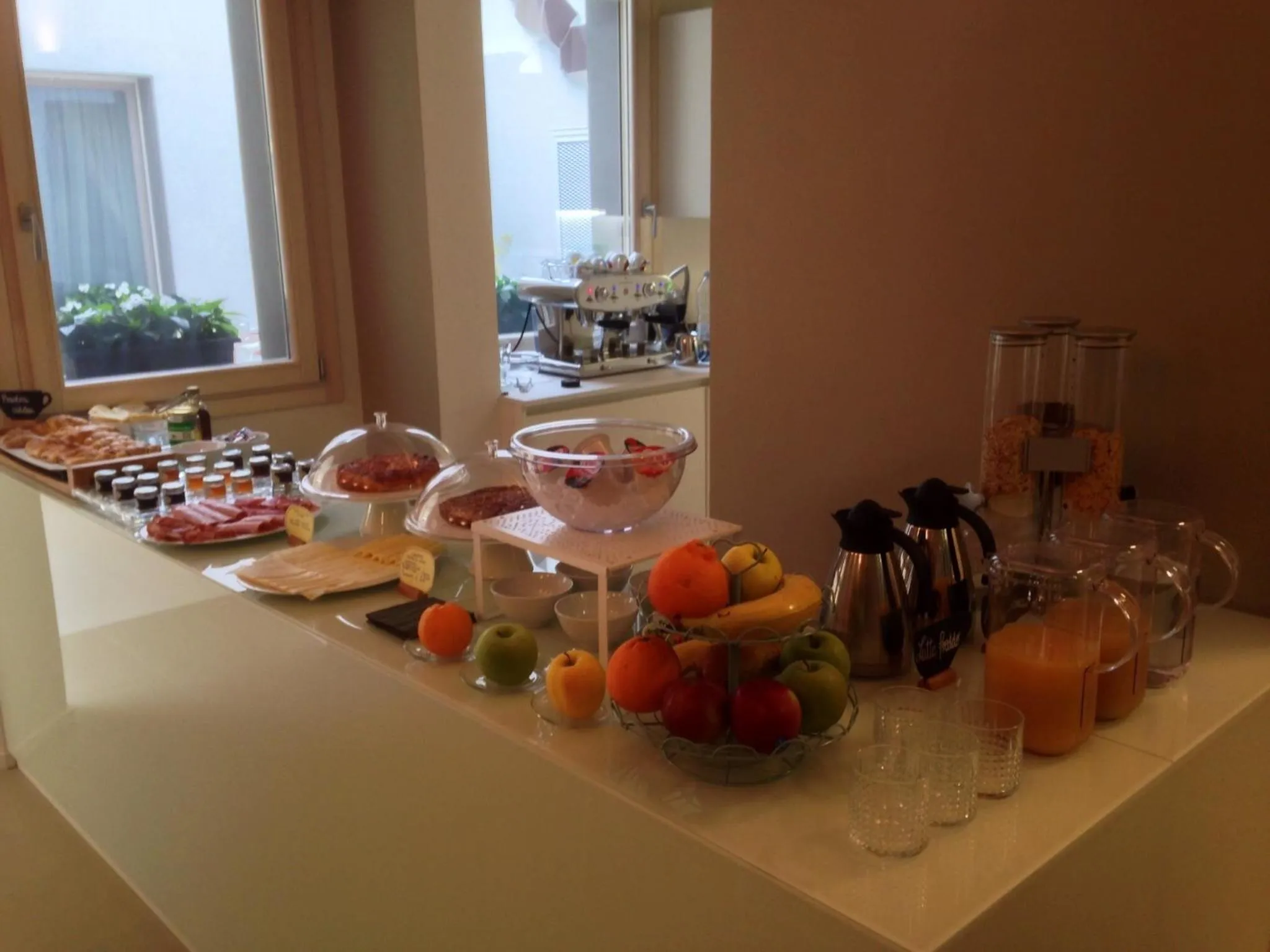 Restaurant/places to eat in Borgoleoni 18 - Room and Breakfast