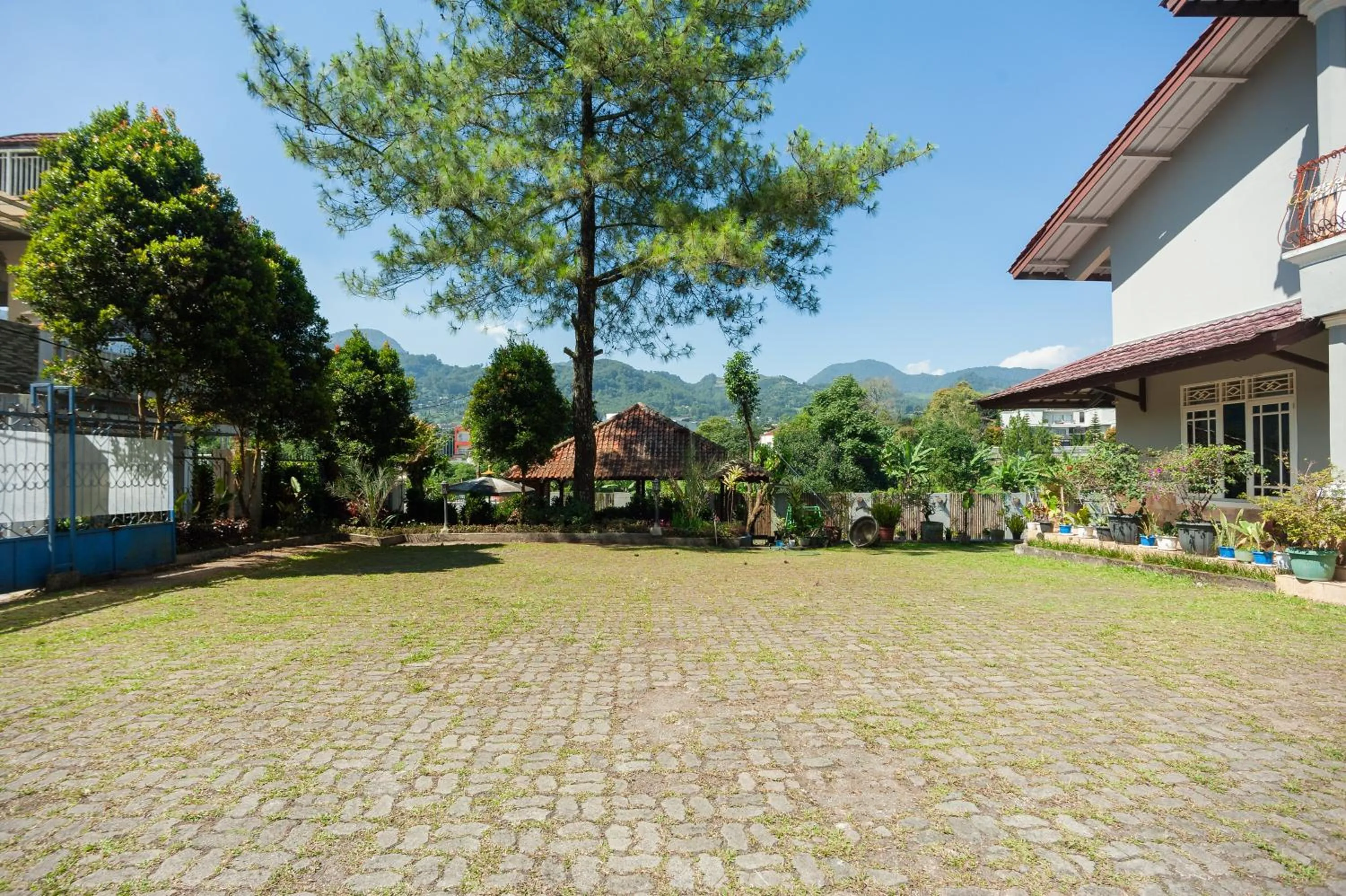 Property building in Urbanview Hotel Syariah Villa SM Cisarua Puncak by RedDoorz