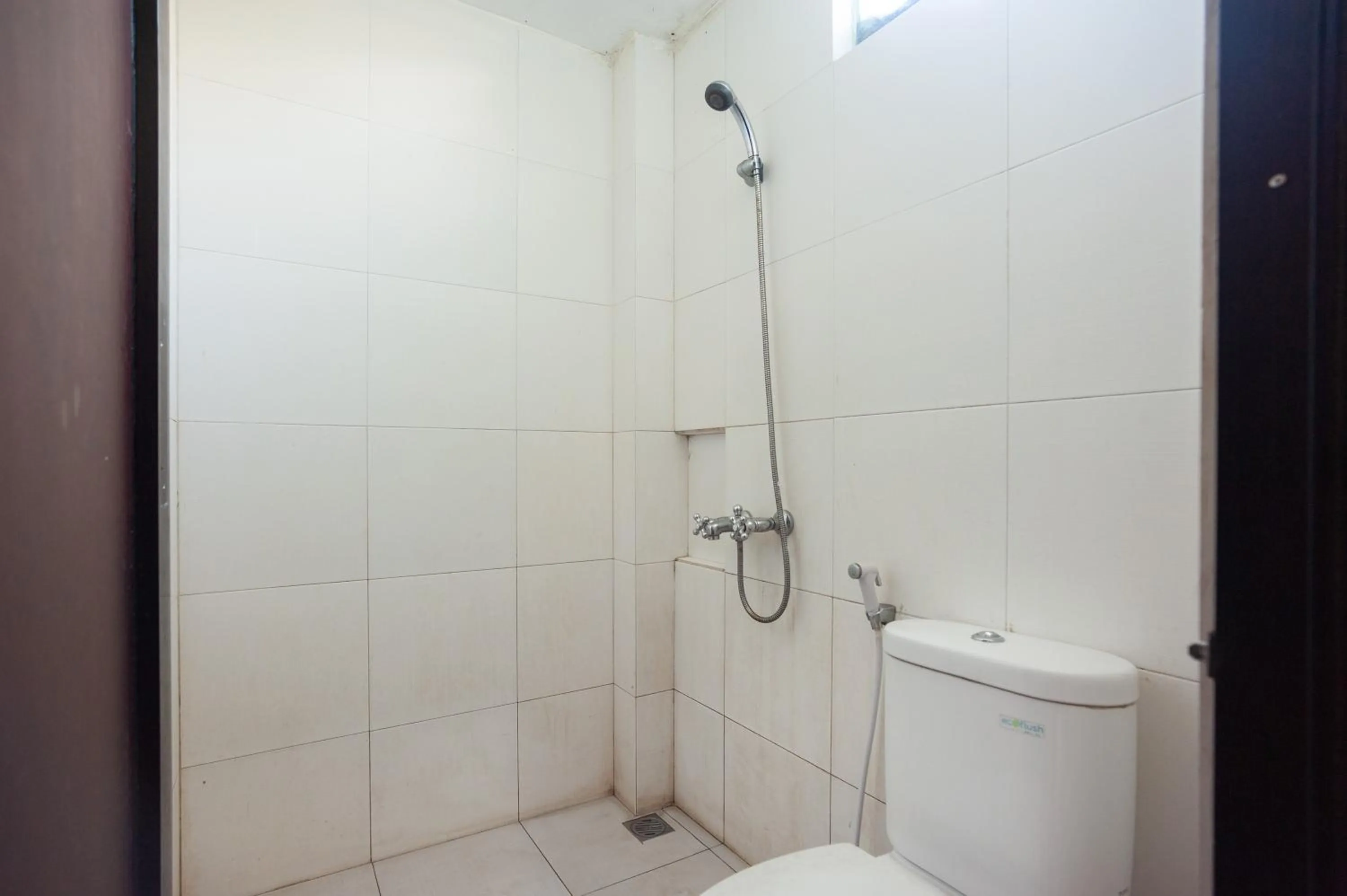 Shower in Urbanview Hotel Syariah Villa SM Cisarua Puncak by RedDoorz