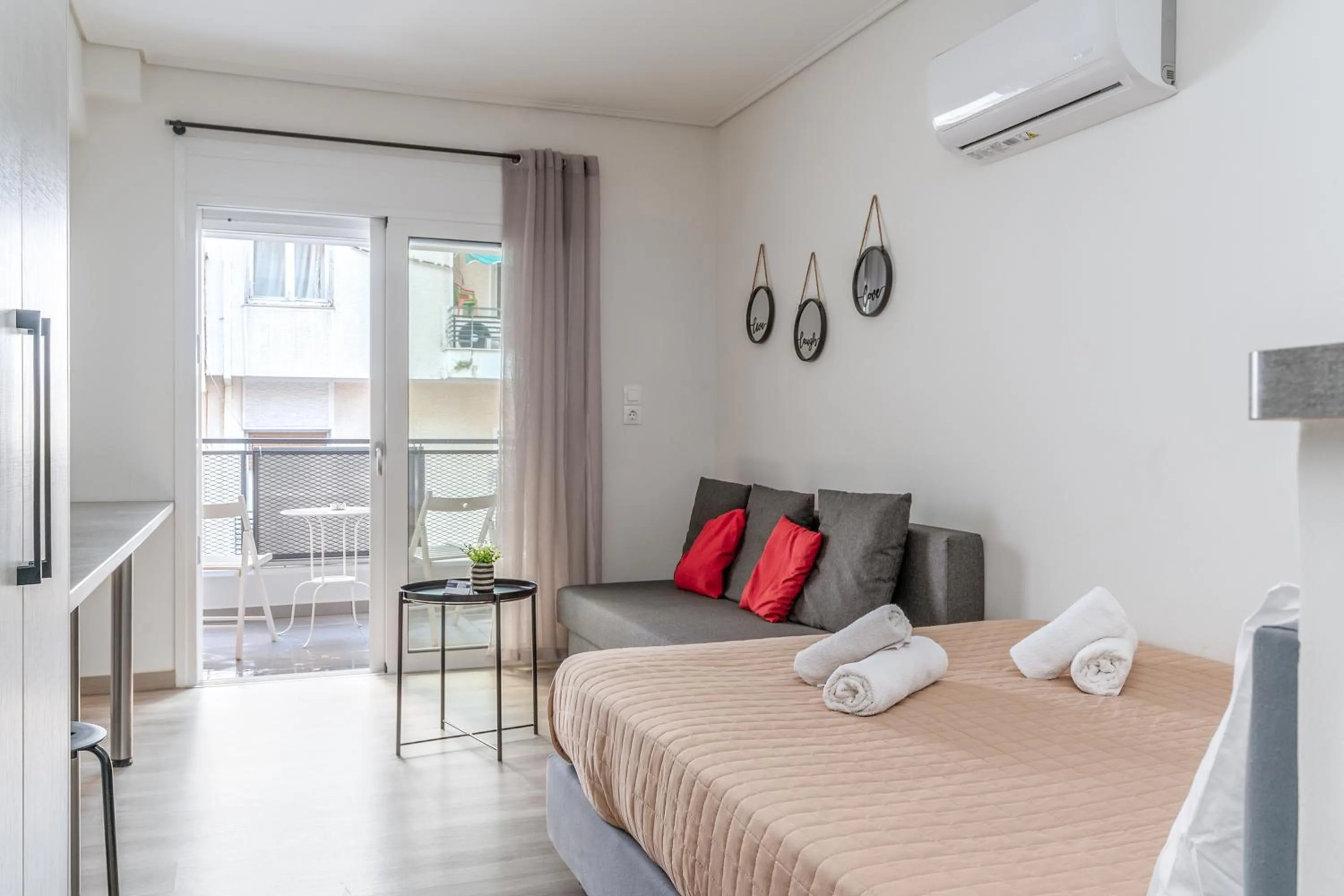 Living room, Bed in Elvita Apartments 4