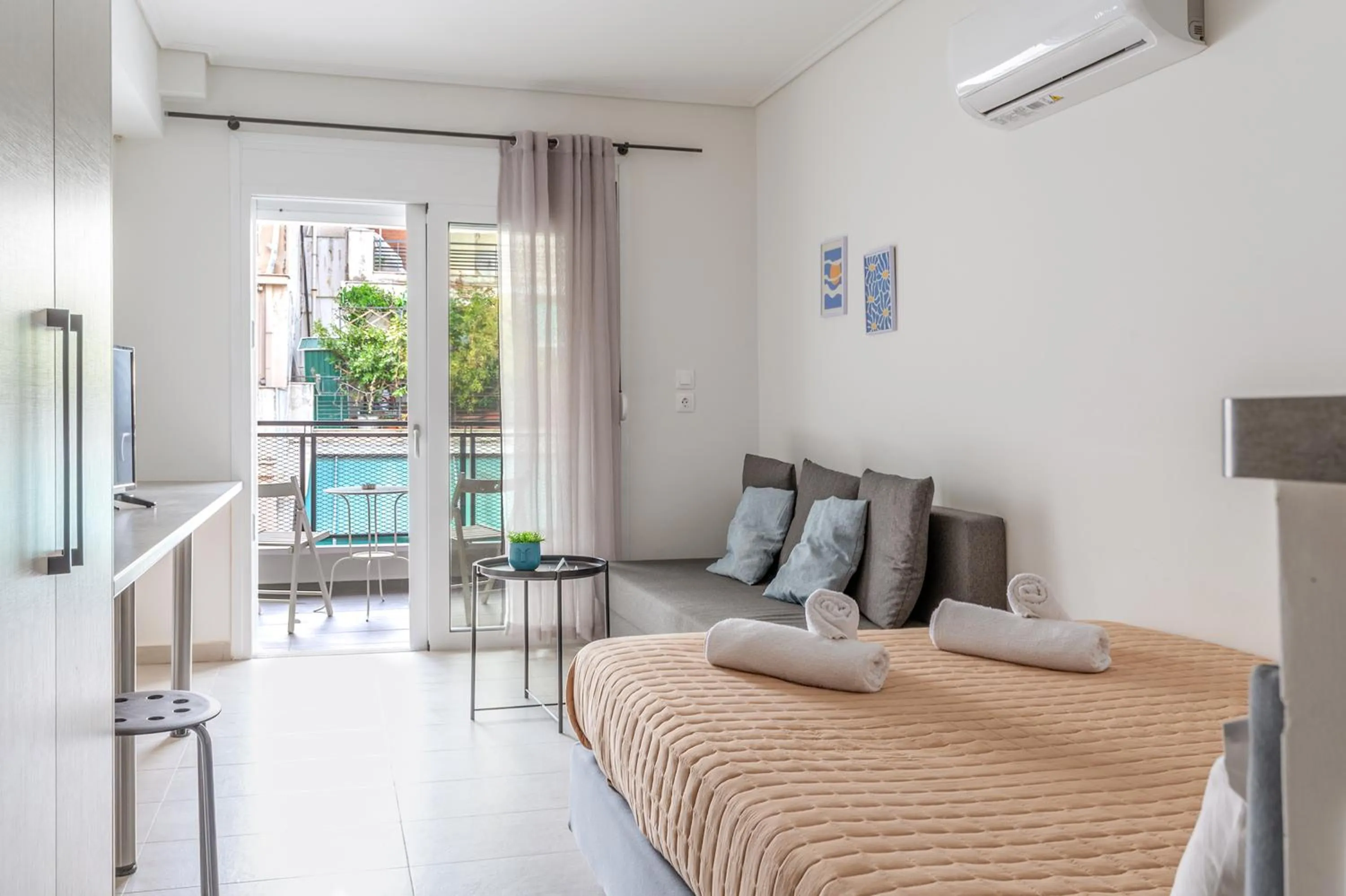 Photo of the whole room, Bed in Elvita Apartments 4