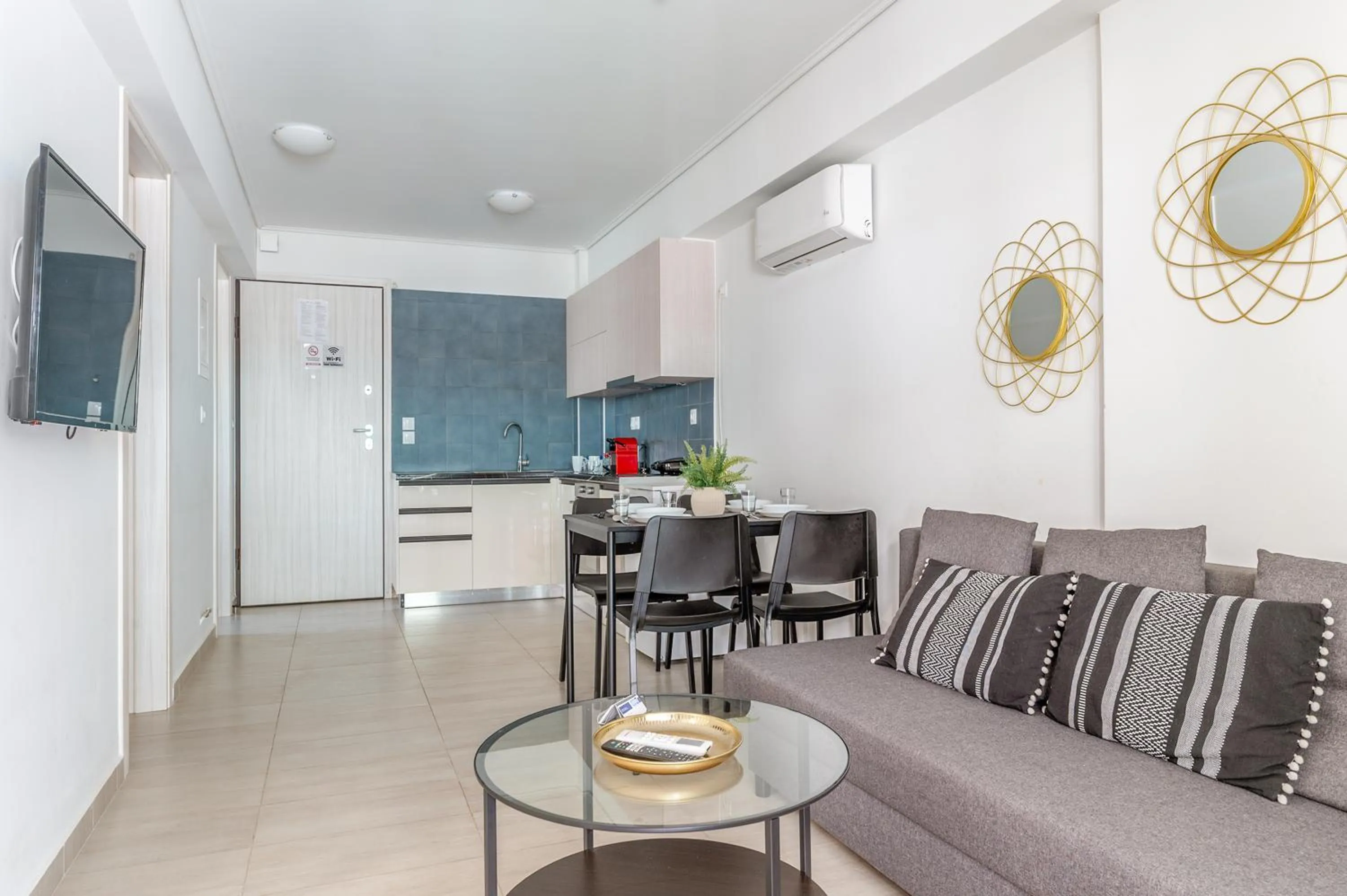 Kitchen or kitchenette in Elvita Apartments 4