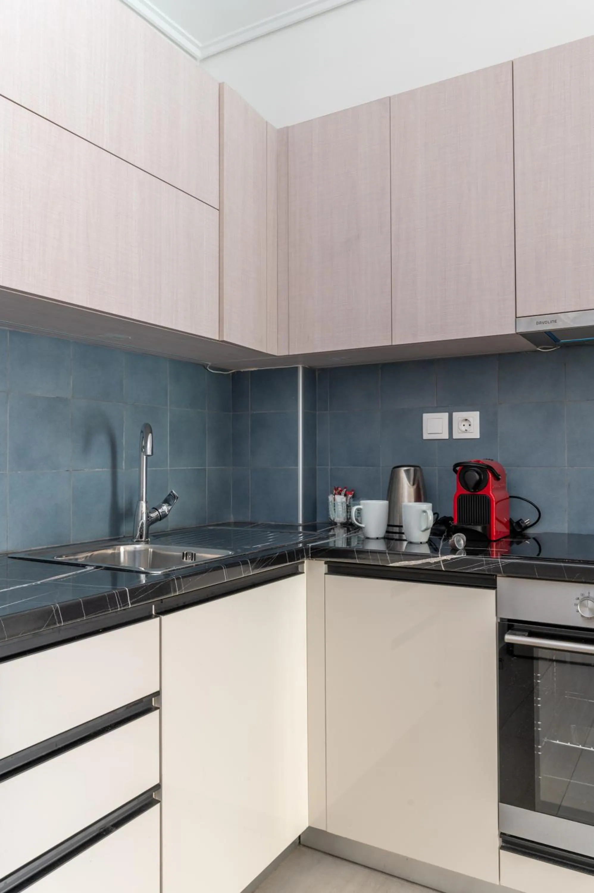 Coffee/tea facilities in Elvita Apartments 4