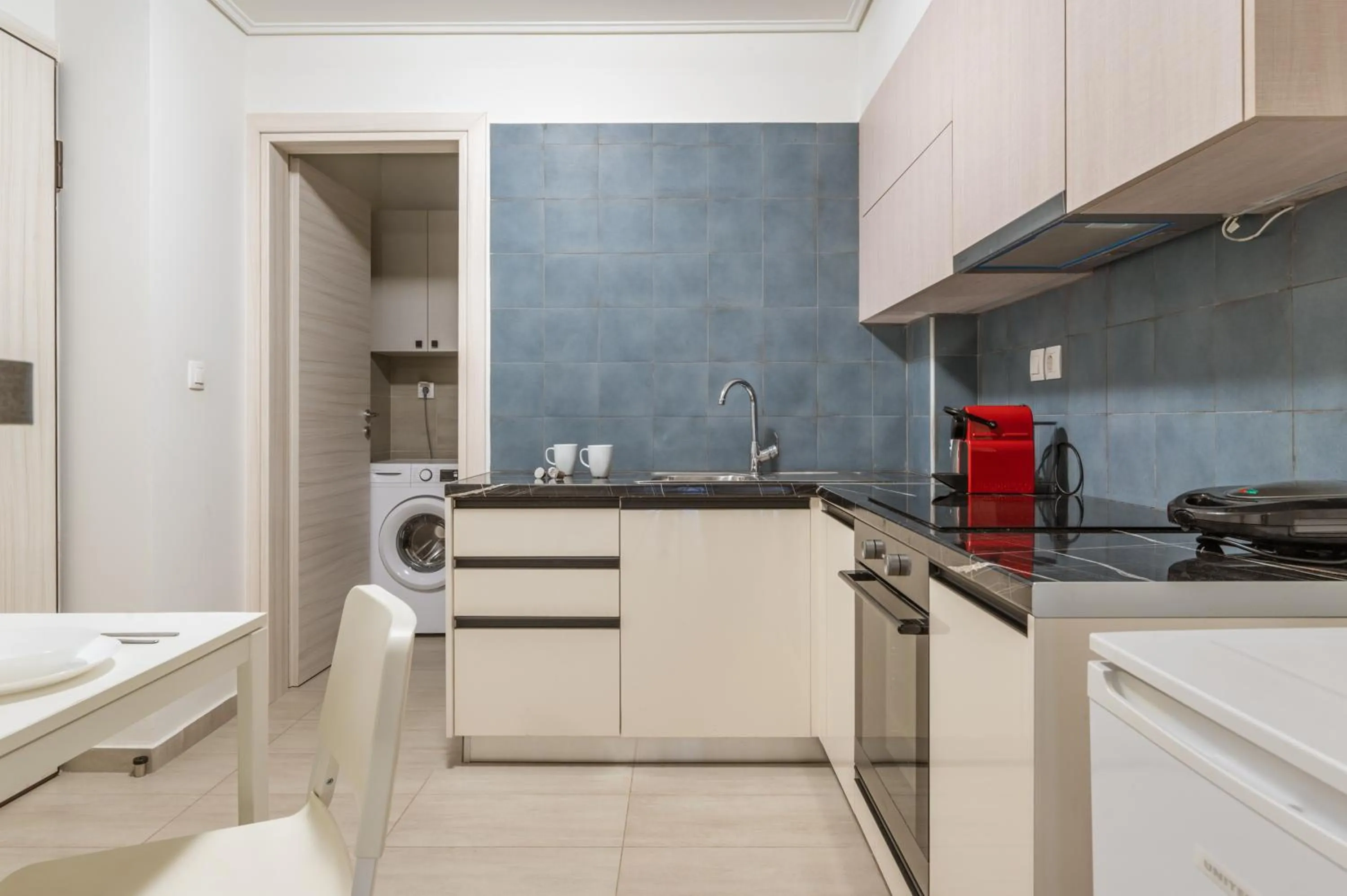 Kitchen or kitchenette in Elvita Apartments 4