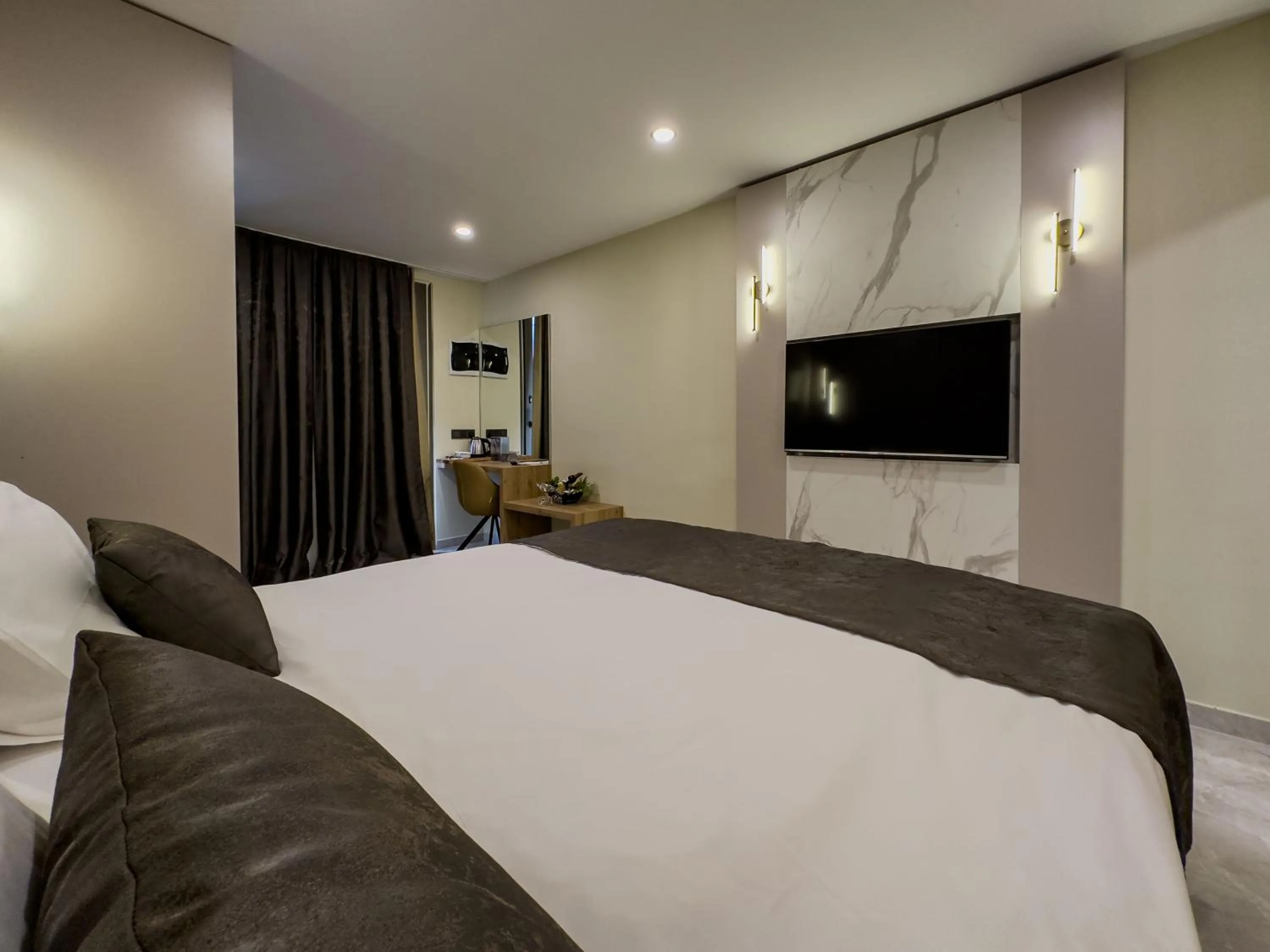 Bed in Quality Gold Suite Hotel