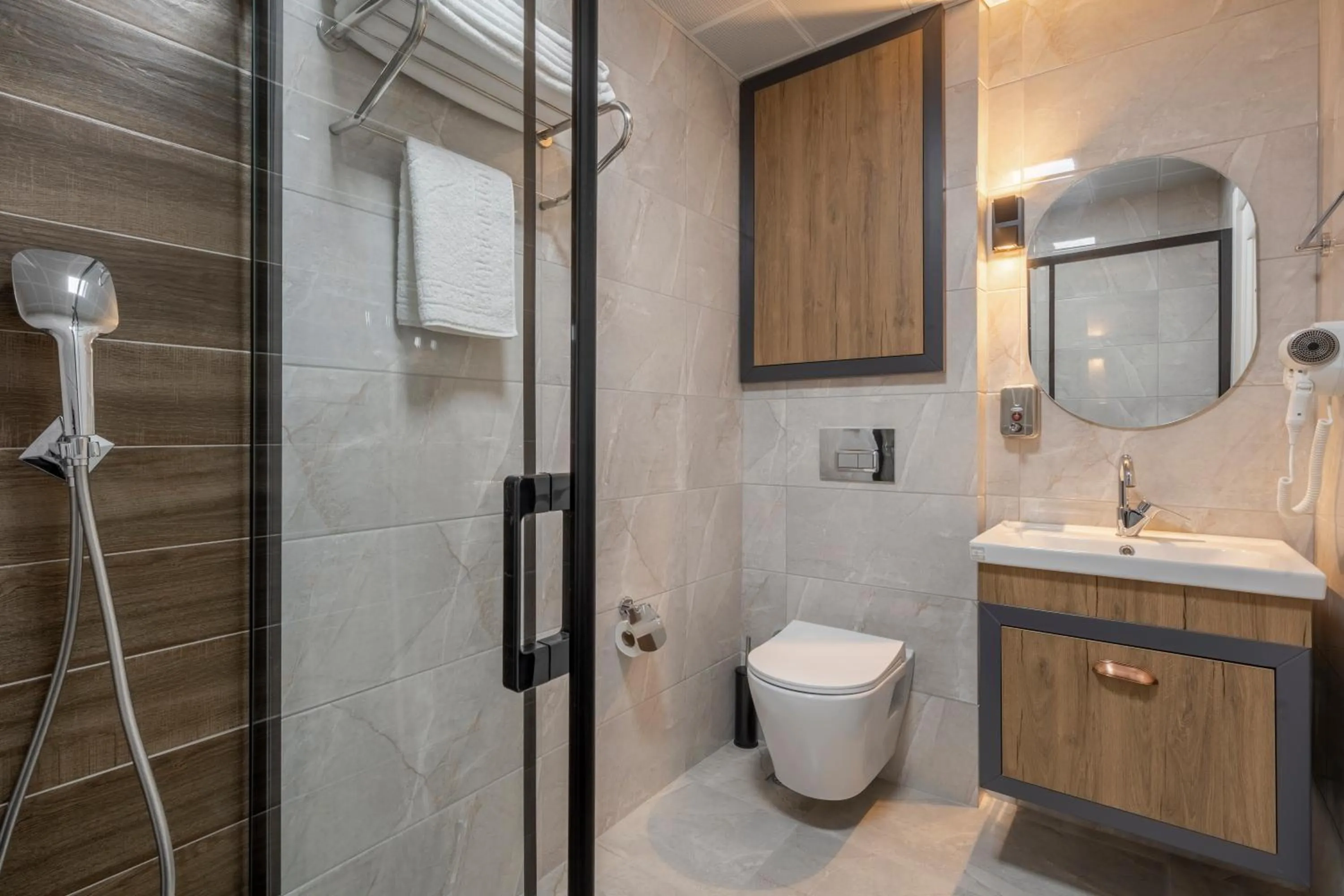 Shower in Quality Gold Suite Hotel