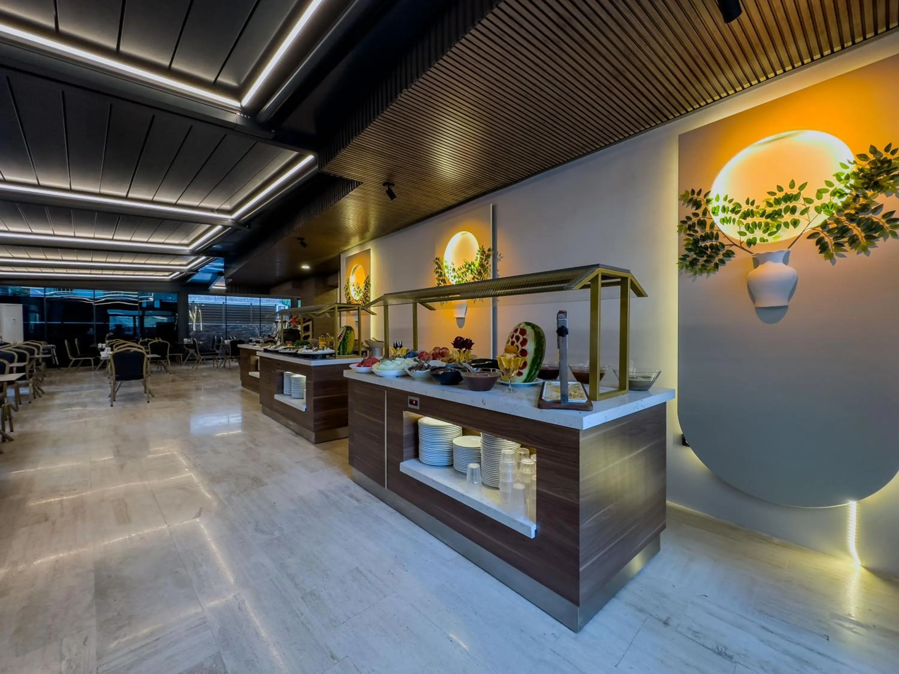 Restaurant/places to eat in Quality Gold Suite Hotel