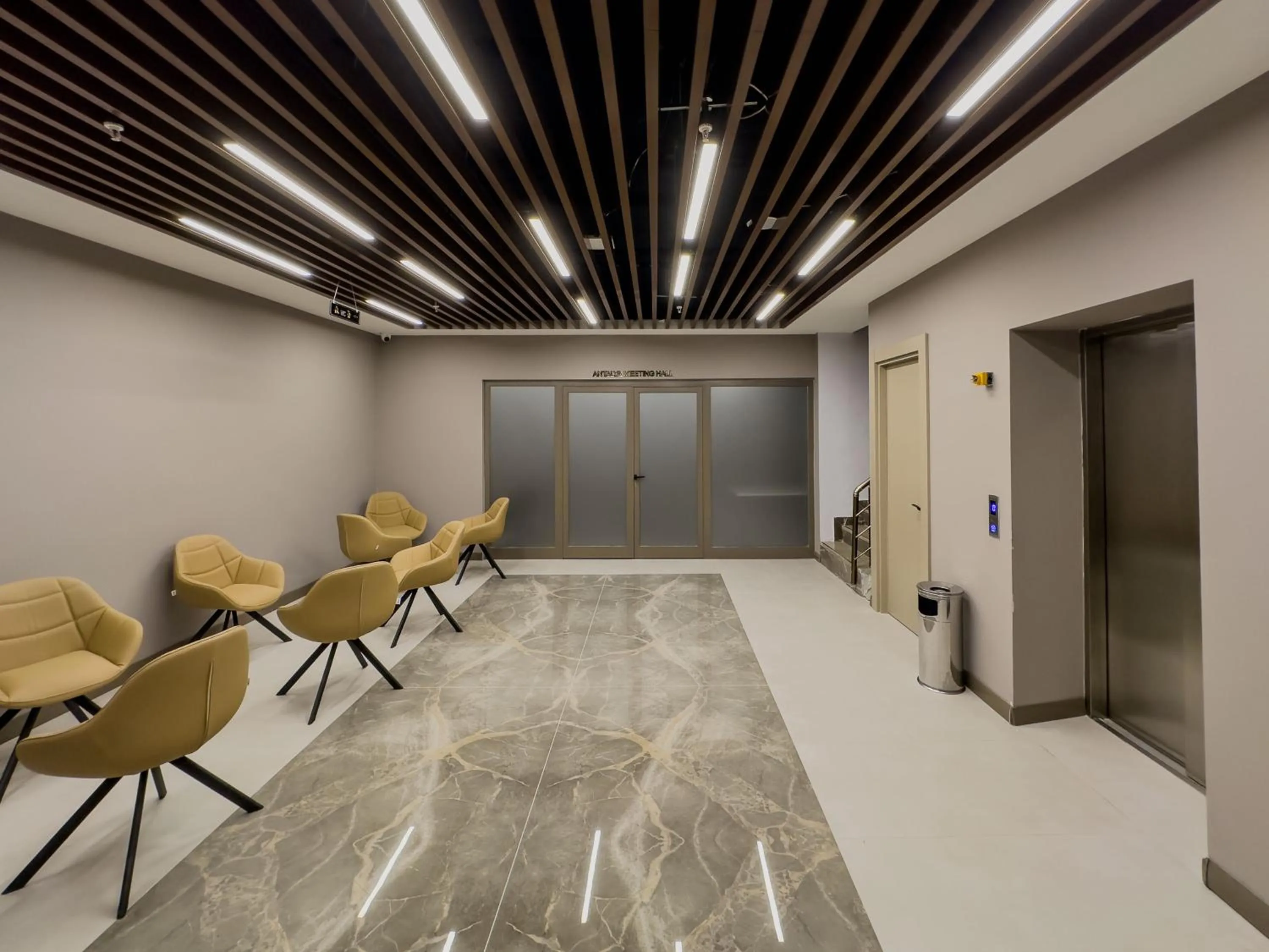 Billiard in Quality Gold Suite Hotel