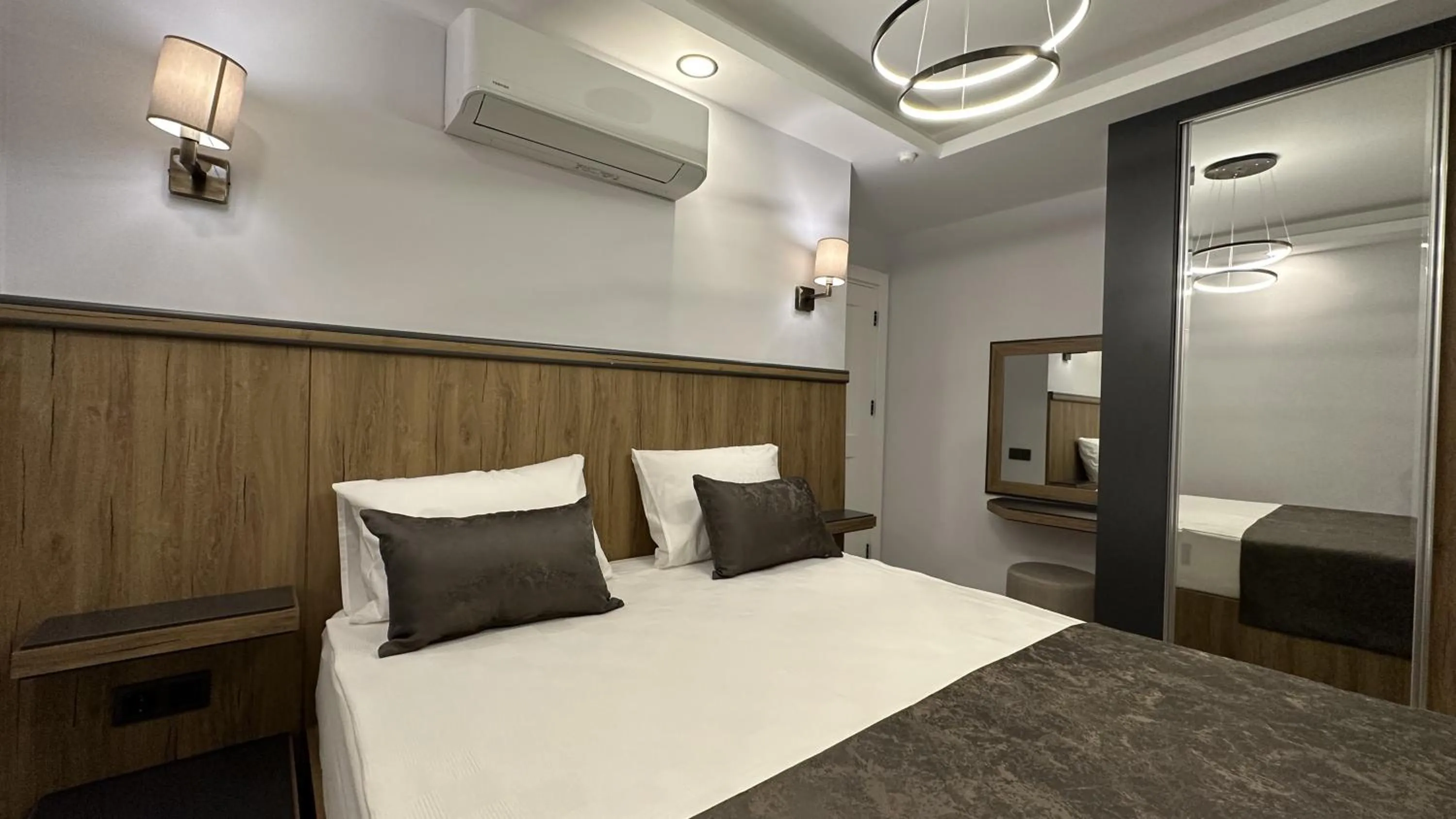 Bed in Quality Gold Suite Hotel