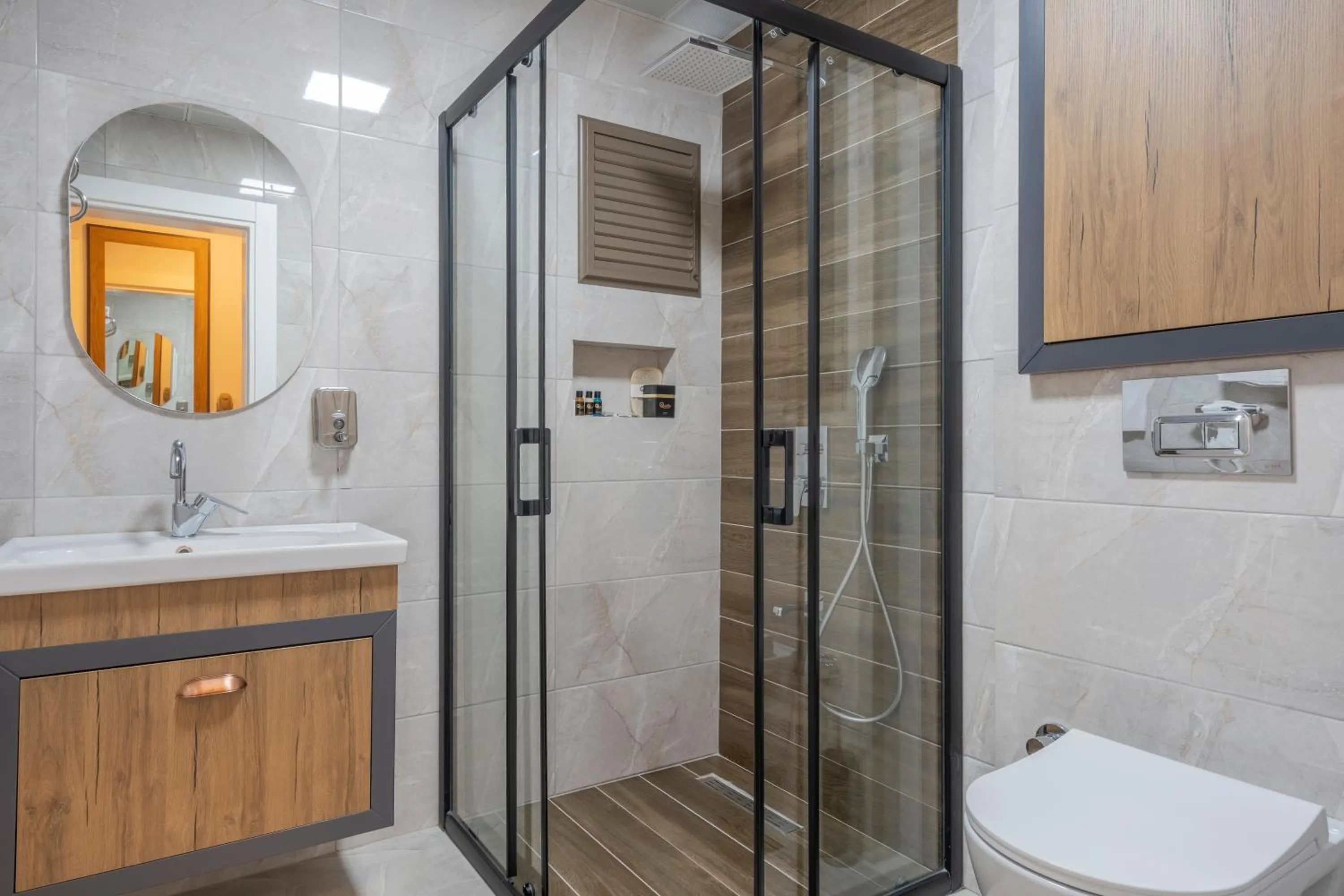 Shower in Quality Gold Suite Hotel