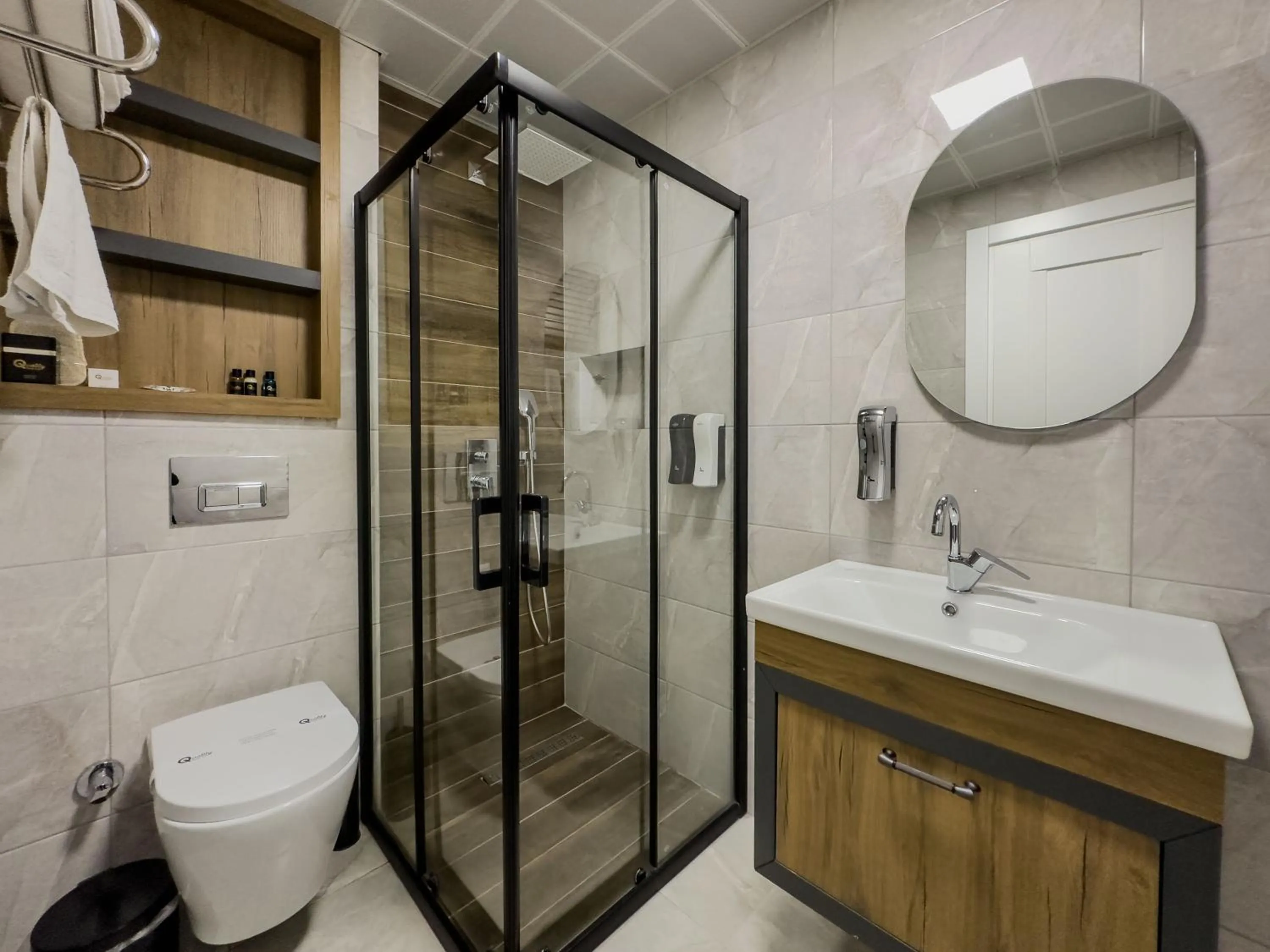 Bathroom in Quality Gold Suite Hotel